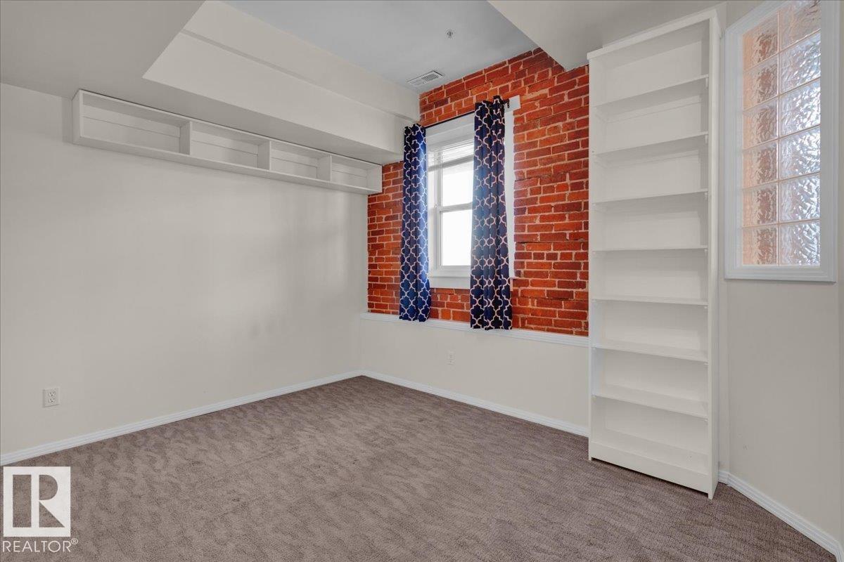 https://zimg.paragon.ice.com/ParagonImages/Property/PM/RAE/225398366/30/0/0/dbb590e4c4de66f700d4ee26dec66b11/1/b84d466e5c90a338e5b5c09e2579cddb/225398366-cf19b665-fd3f-489a-9cf0-e9c8434a362b.JPG