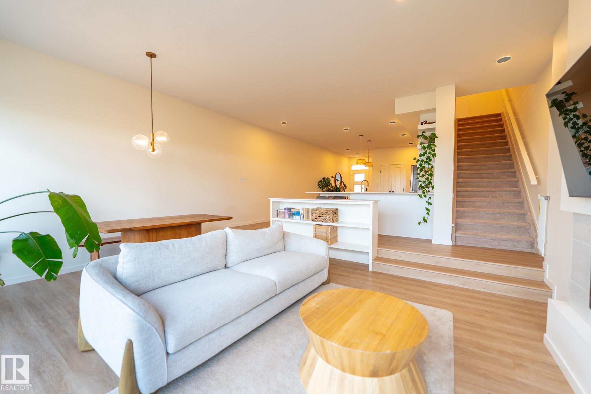 https://zimg.paragon.ice.com/ParagonImages/Property/PM/RAE/225398370/15/0/0/b6c1283f77fb252d323f0a9393959585/1/c0b1f9e3340855eef816eb0be3e5c575/225398370-462697ce-7530-4e4e-8867-281cc15b5884.JPG
