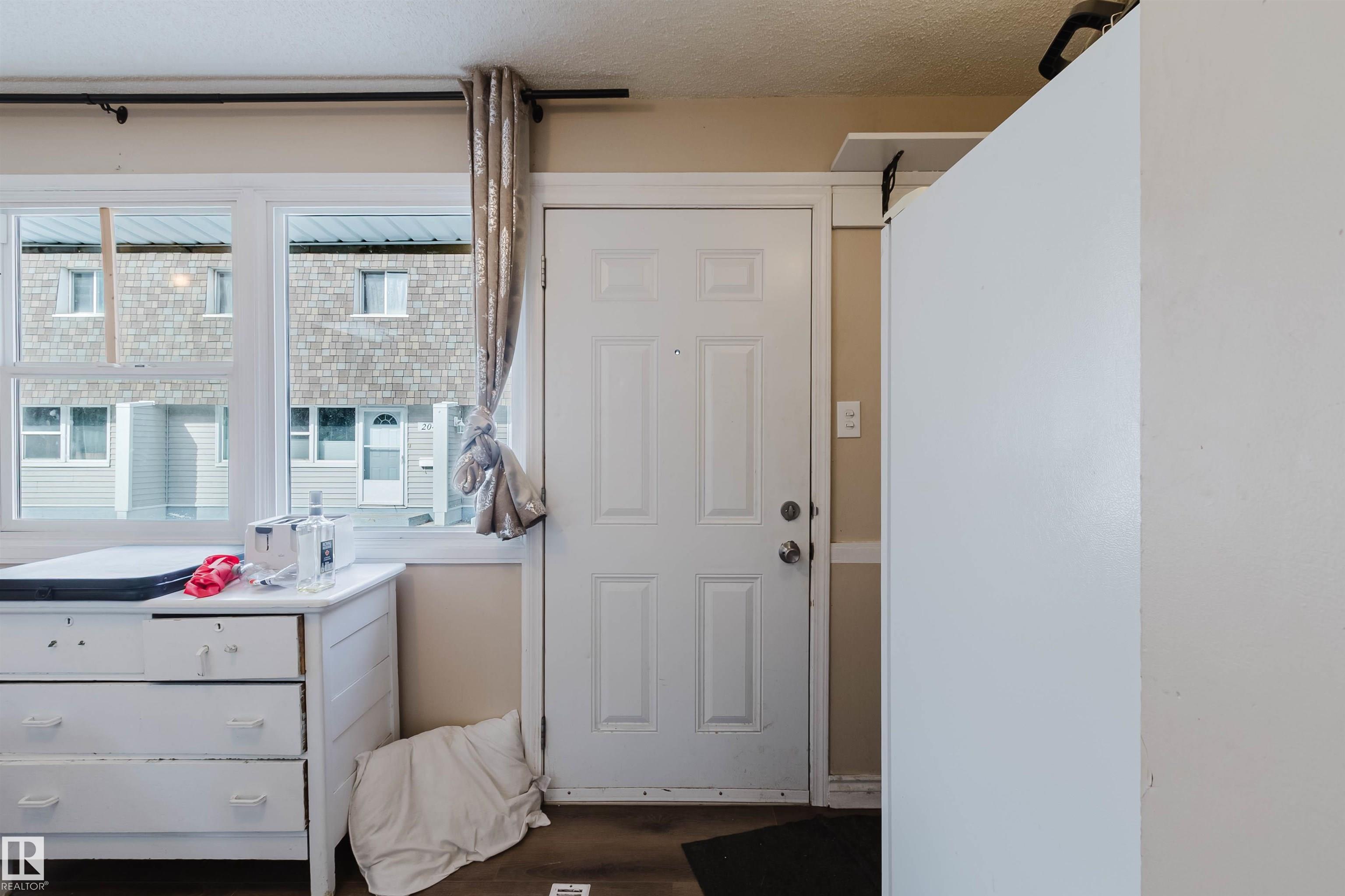 218 Village On The green NW, York, Edmonton