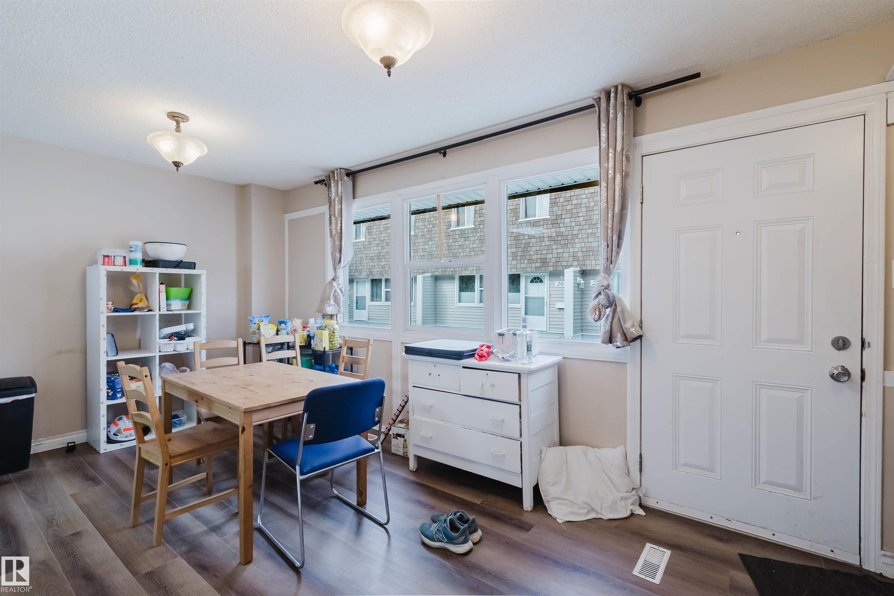 218 Village On The green NW, York, Edmonton