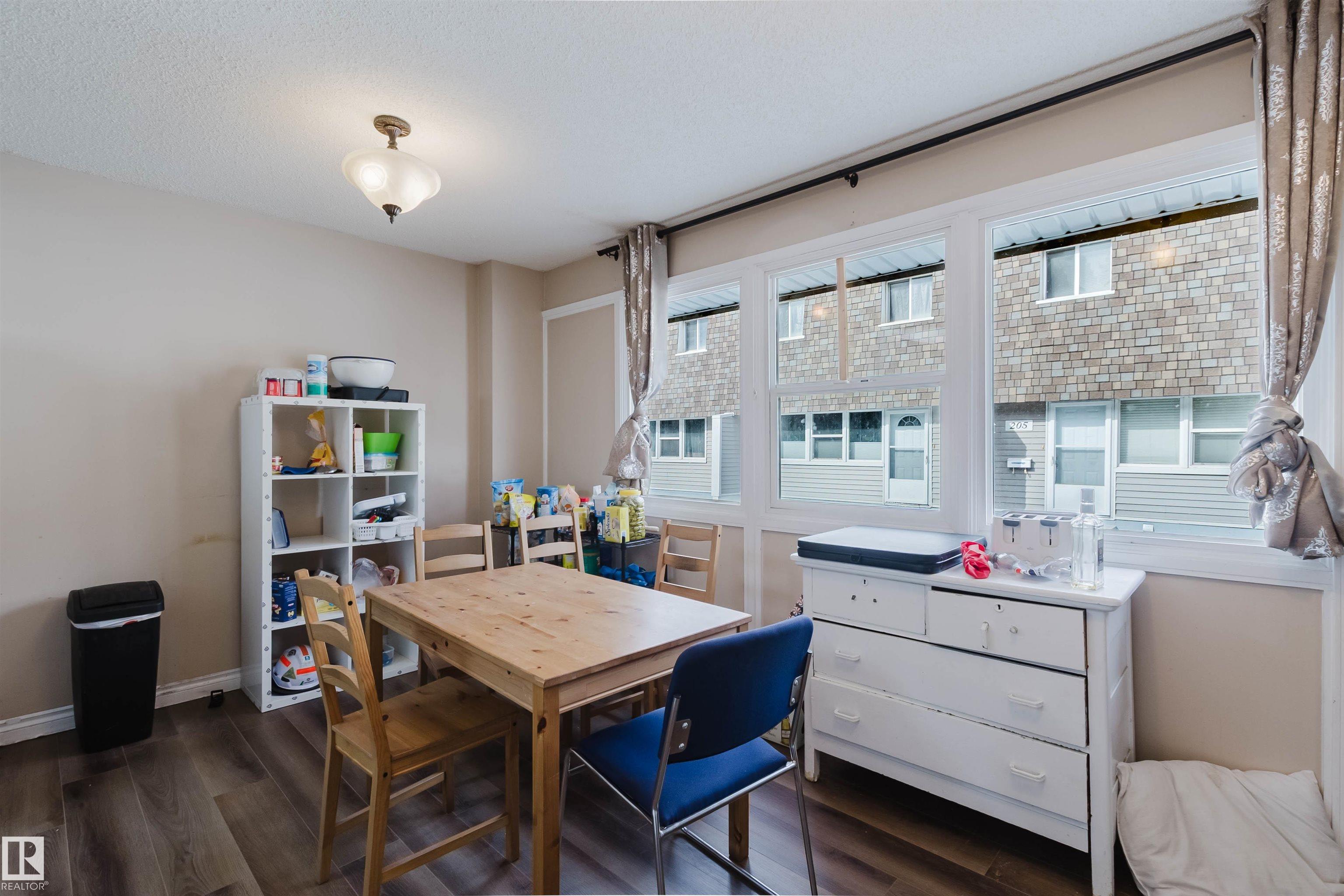 218 Village On The green NW, York, Edmonton
