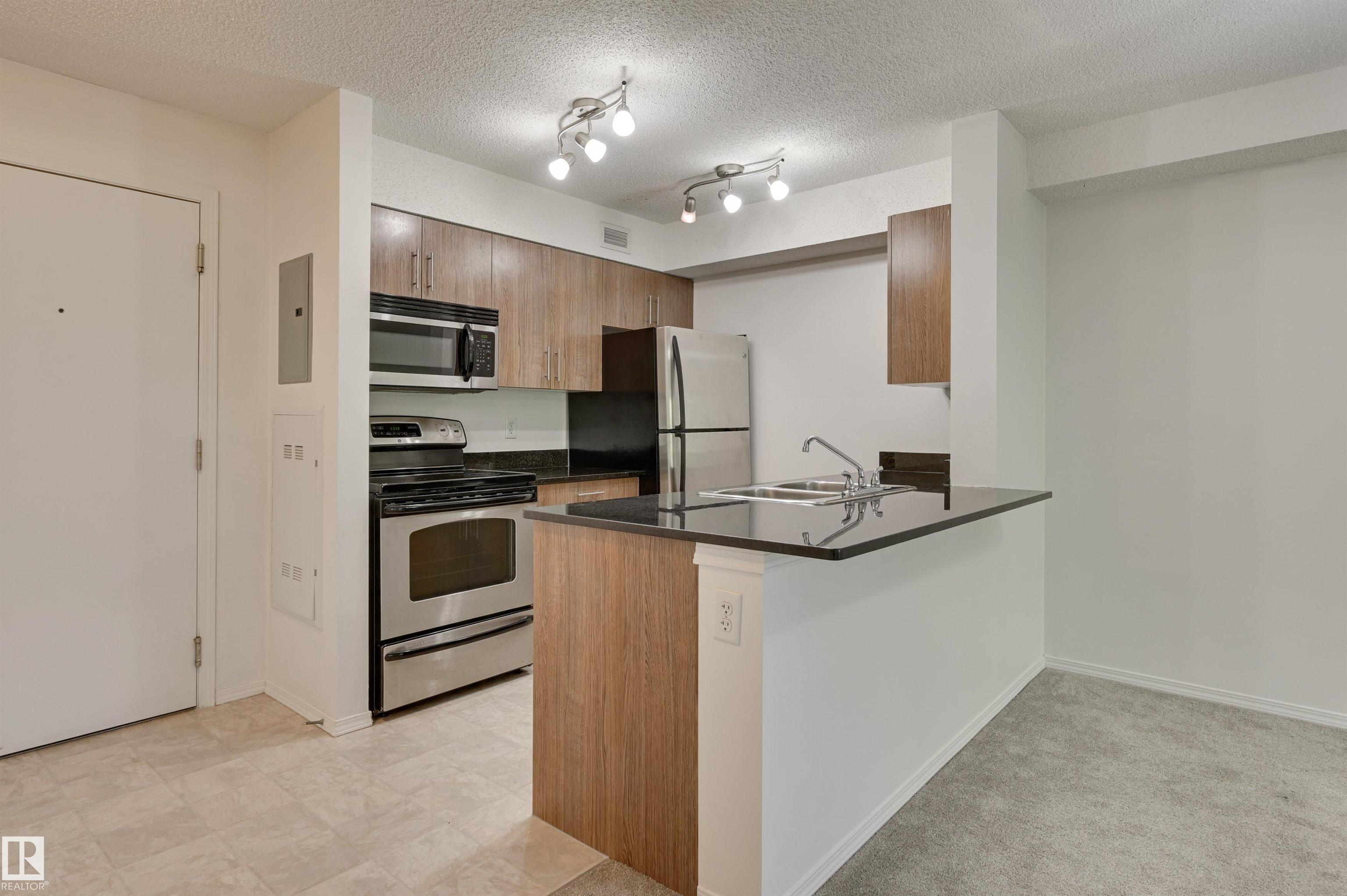https://zimg.paragon.ice.com/ParagonImages/Property/PM/RAE/225398381/20/0/0/6981bd93fbba9b91e57d2ce238dc8497/1/dd68f31fe765de260587cf74424e47bf/225398381-C16F12D3-3E4C-4D76-A4A3-FEE7E4825047.JPG