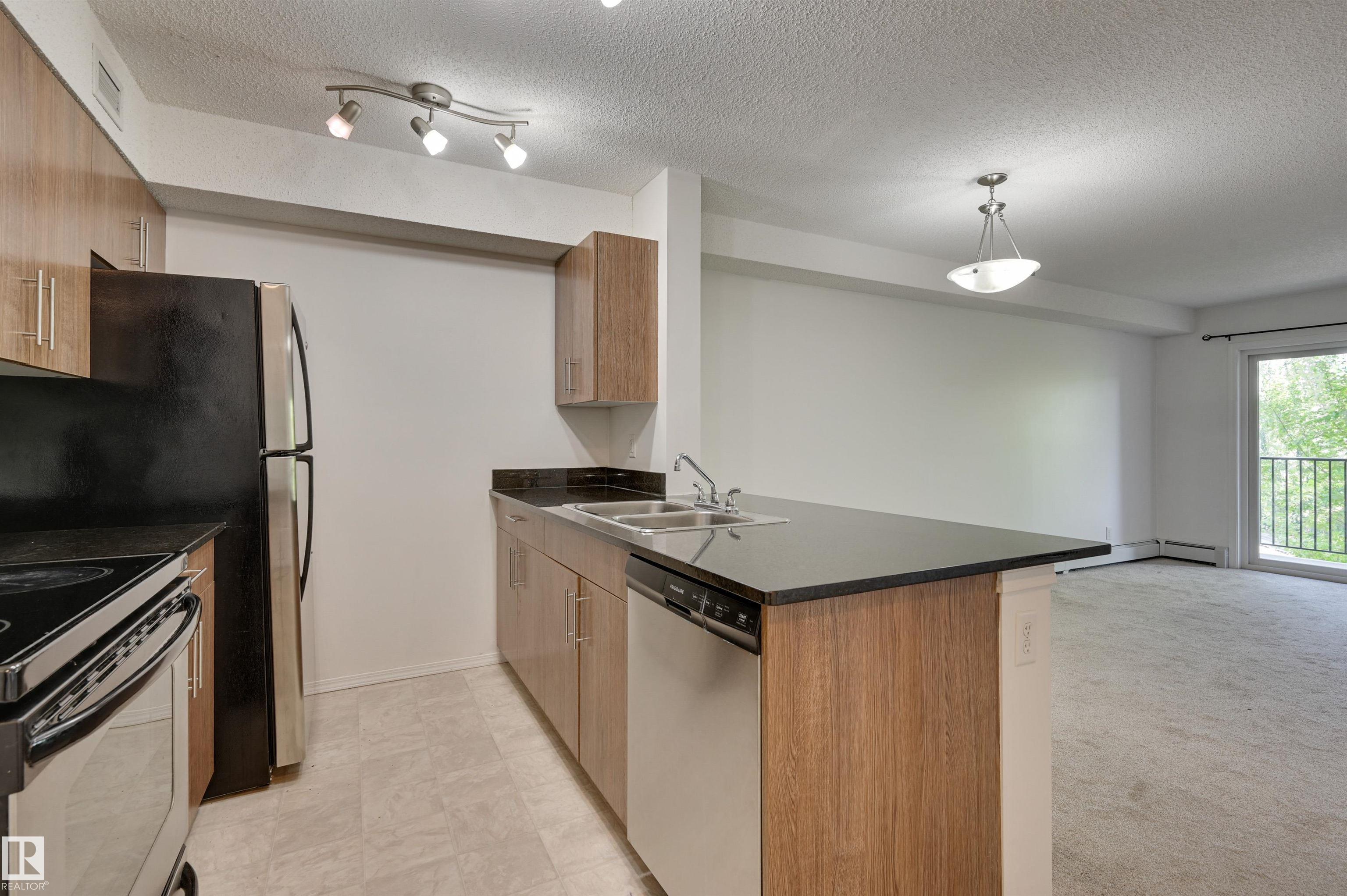 https://zimg.paragon.ice.com/ParagonImages/Property/PM/RAE/225398381/21/0/0/9542331ee4d39b76a8c11833617d69be/1/dd68f31fe765de260587cf74424e47bf/225398381-FE80F833-D268-4974-B19D-9312D2A19921.JPG