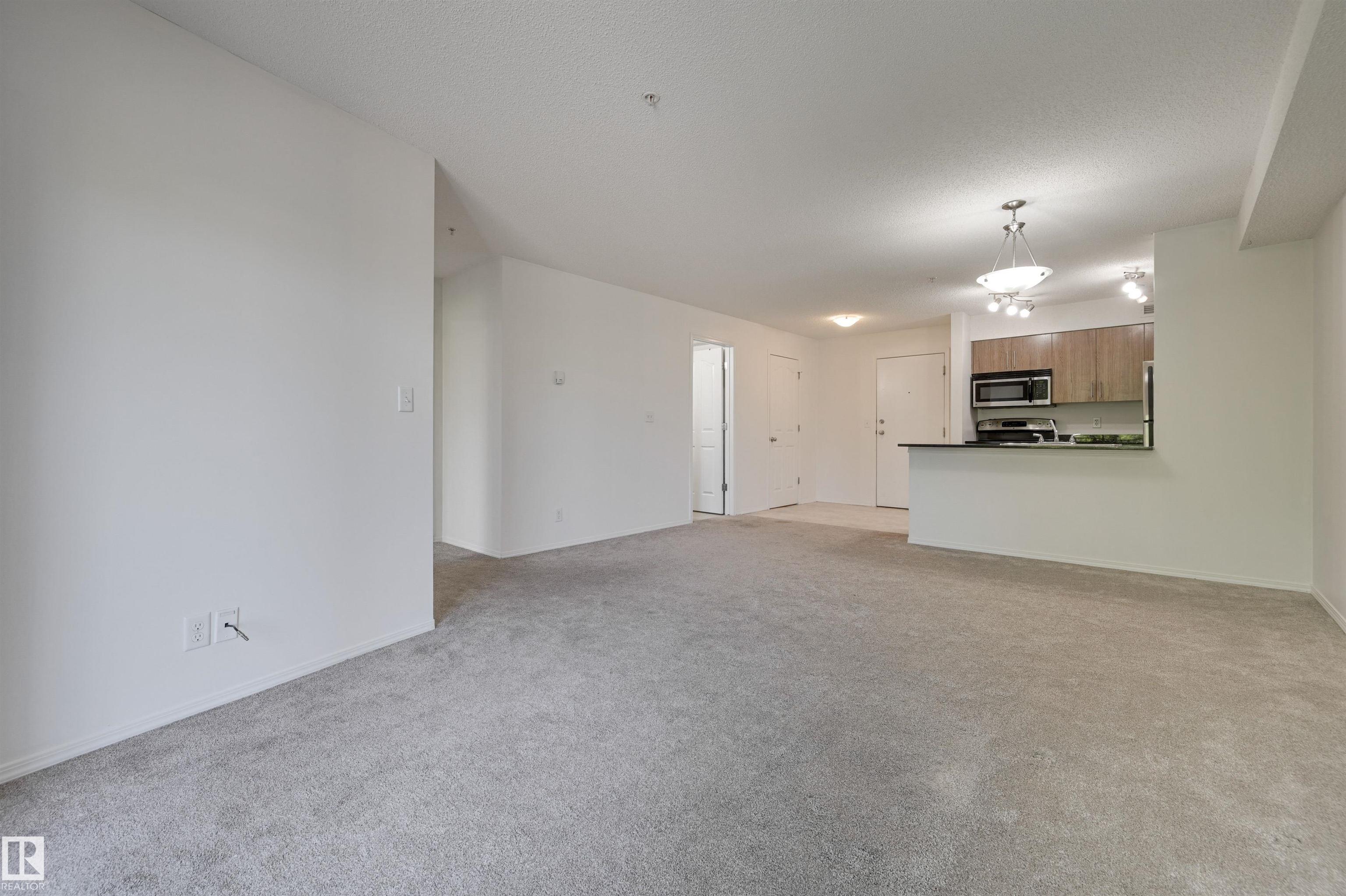 https://zimg.paragon.ice.com/ParagonImages/Property/PM/RAE/225398381/30/0/0/cbfb0cafa3d28d92a20c8b3e14577000/1/dd68f31fe765de260587cf74424e47bf/225398381-F0F8D489-F5FB-4CF4-8A4C-A122B1C8CA47.JPG