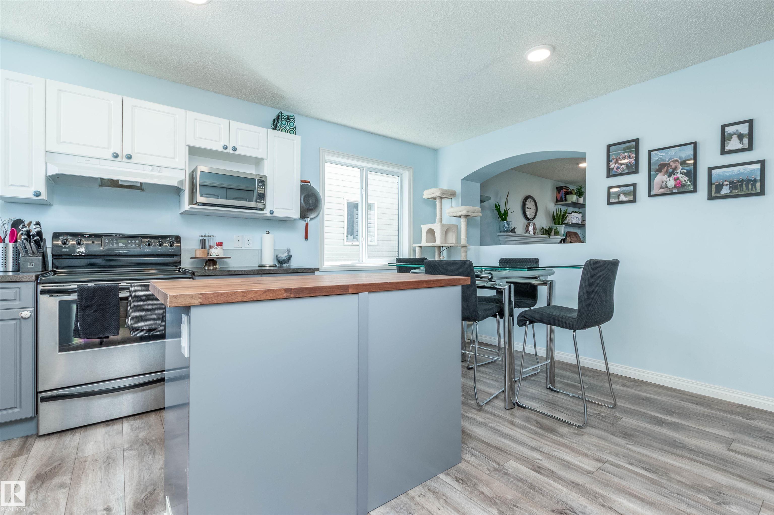 https://zimg.paragon.ice.com/ParagonImages/Property/PM/RAE/225398391/12/0/0/3368c40e5a677918338f5139100631e1/1/ca31f3c28e41b32890844c215f28a5ba/225398391-821384eb-6b64-4cb8-a30f-b01a969099eb.JPG