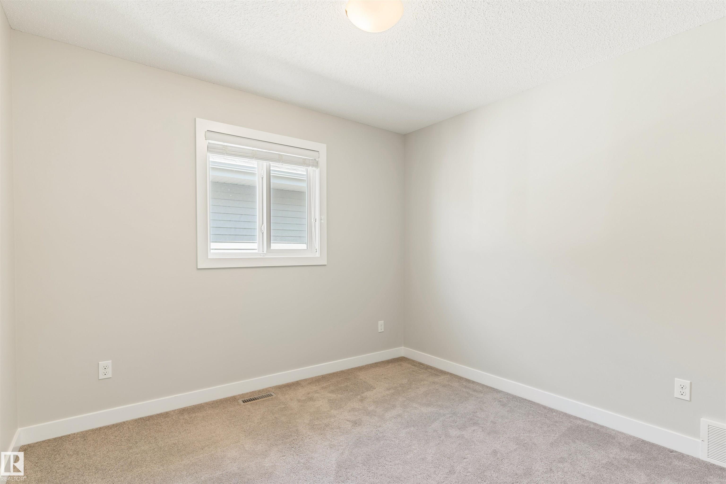 https://zimg.paragon.ice.com/ParagonImages/Property/PM/RAE/225398392/26/0/0/7c53567d68abc9d8915f749a35a22e3f/1/99b6c8d11738e9a59b223b70464bd06c/225398392-0f01cd40-482c-48ae-a07d-67e5dd968fc6.JPG