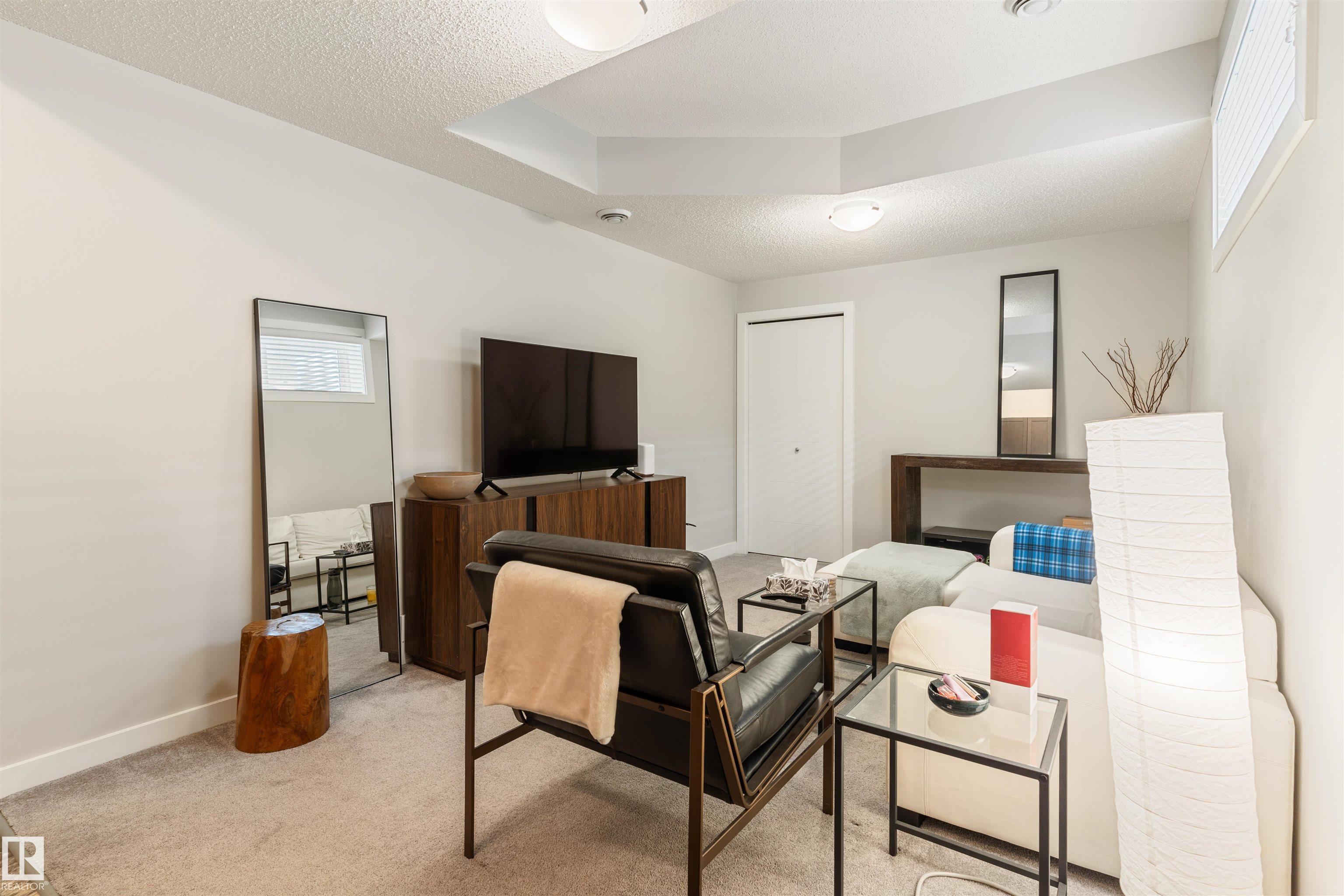 https://zimg.paragon.ice.com/ParagonImages/Property/PM/RAE/225398392/32/0/0/7b5478c6aa67ccc7893d19601177ec40/1/99b6c8d11738e9a59b223b70464bd06c/225398392-3e918c25-1ded-4d00-8c8b-dd849491fa2b.JPG