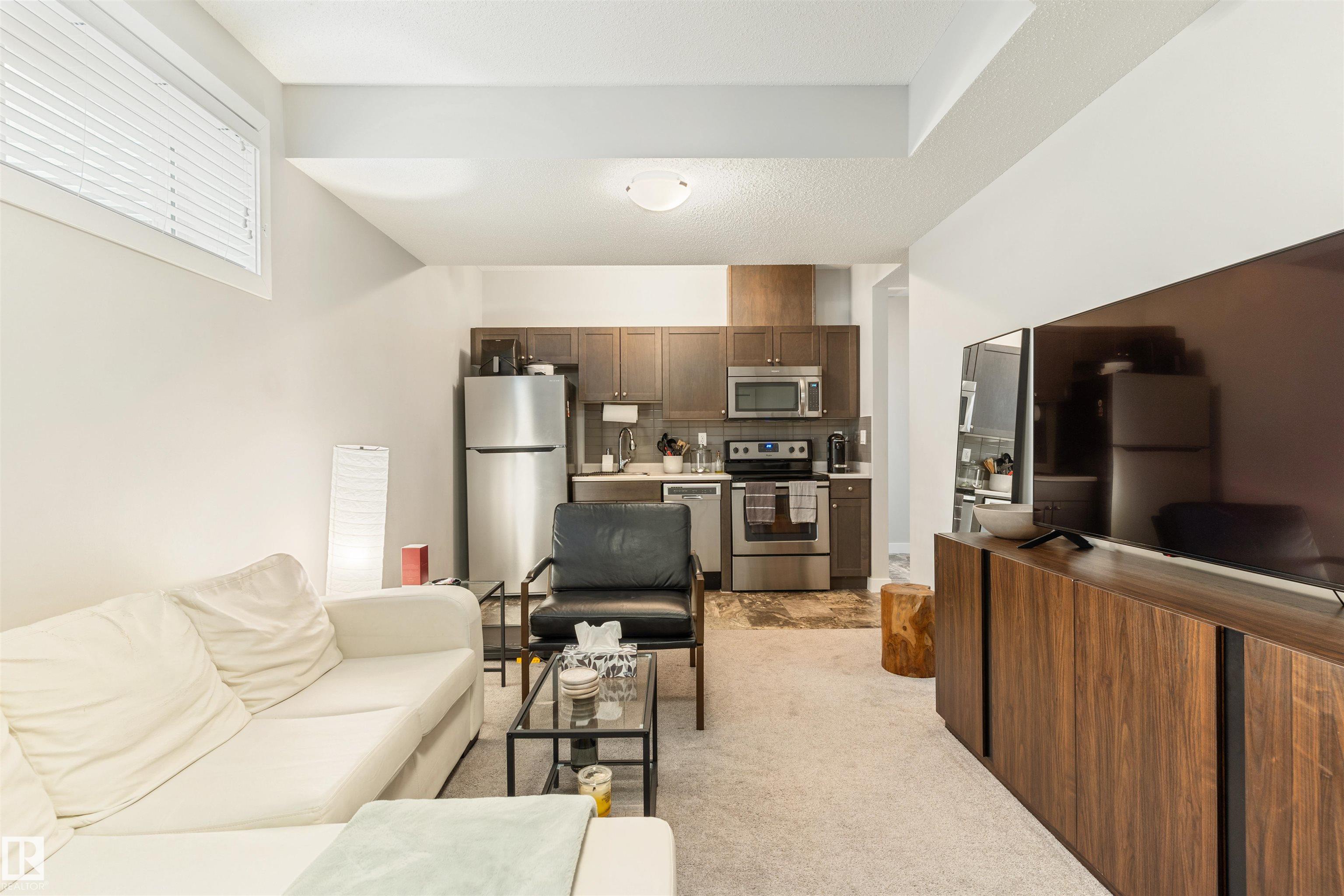 https://zimg.paragon.ice.com/ParagonImages/Property/PM/RAE/225398392/34/0/0/1b8b4b54b0d9dc7722f64a17c27ef82d/1/99b6c8d11738e9a59b223b70464bd06c/225398392-72a13ee1-9f0a-4e57-937c-801f022b615a.JPG