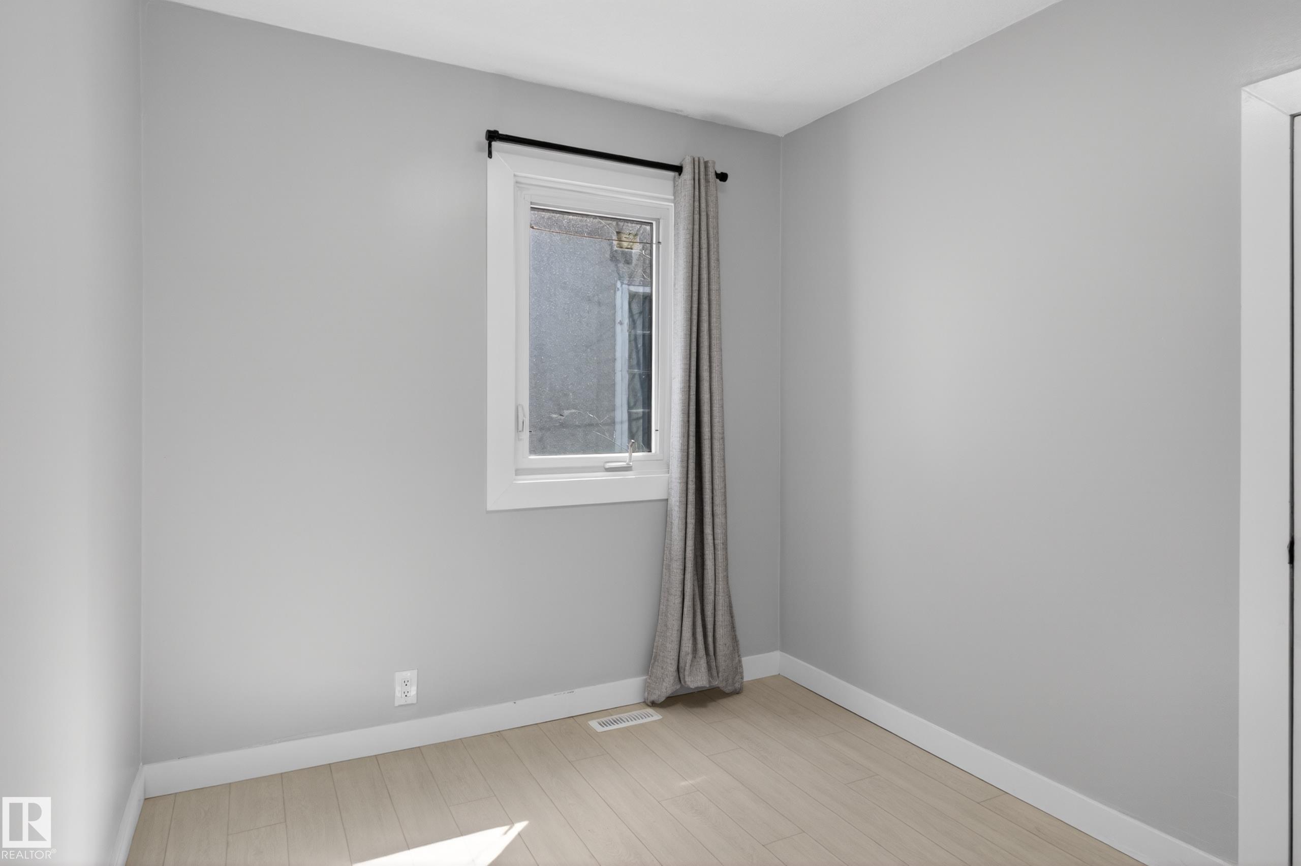 https://zimg.paragon.ice.com/ParagonImages/Property/PM/RAE/225398402/17/0/0/4d2c258d96d2552919973b11579ce710/1/22c39aea9719be569fb334da1d9d4fd9/225398402-63f44569-458b-44ba-bf6a-b296803780f8.JPG