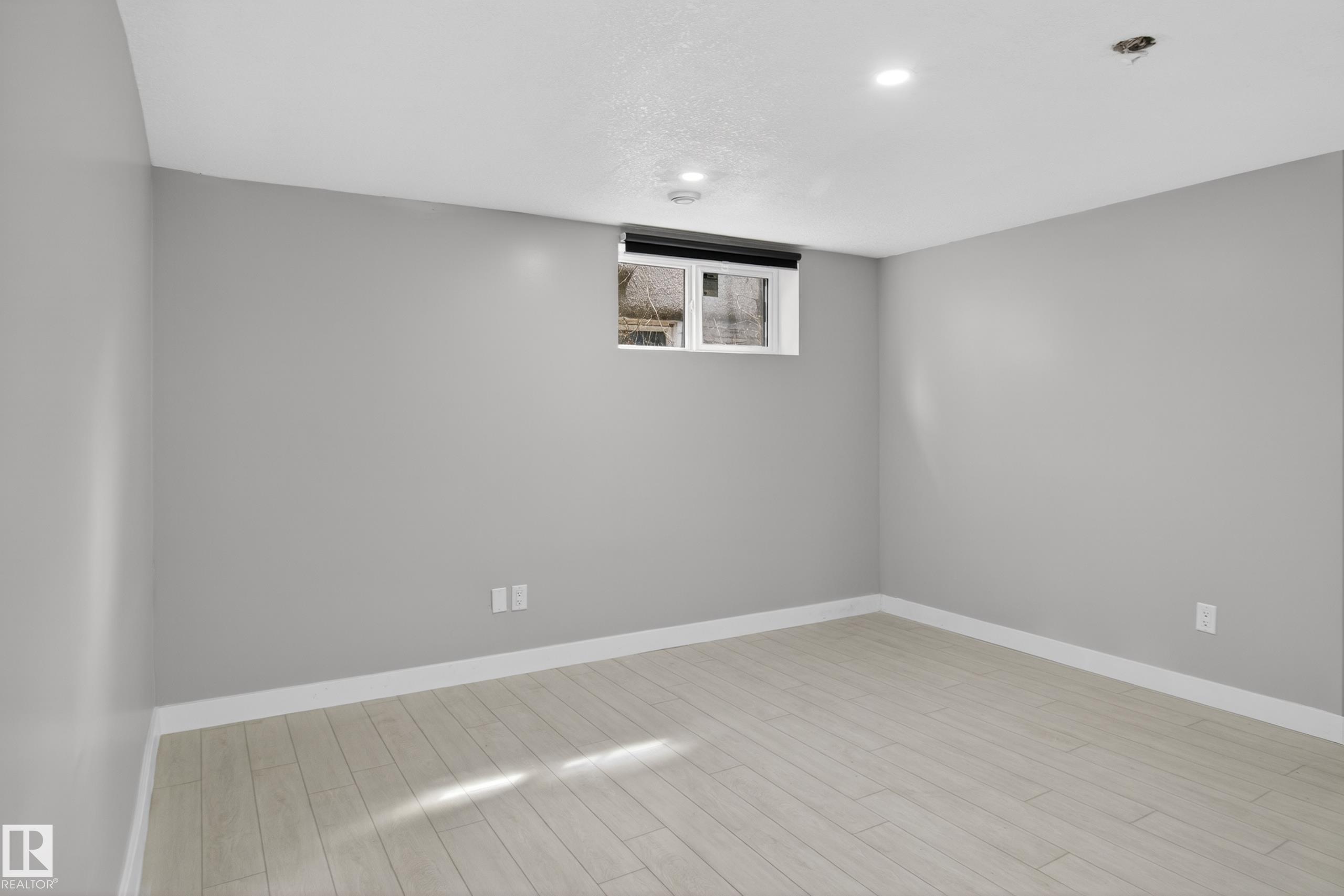 https://zimg.paragon.ice.com/ParagonImages/Property/PM/RAE/225398402/24/0/0/bfe4d660d7918d41b54a61e634f03925/1/22c39aea9719be569fb334da1d9d4fd9/225398402-27d1e665-96c5-4f16-8411-9cce70fef79d.JPG