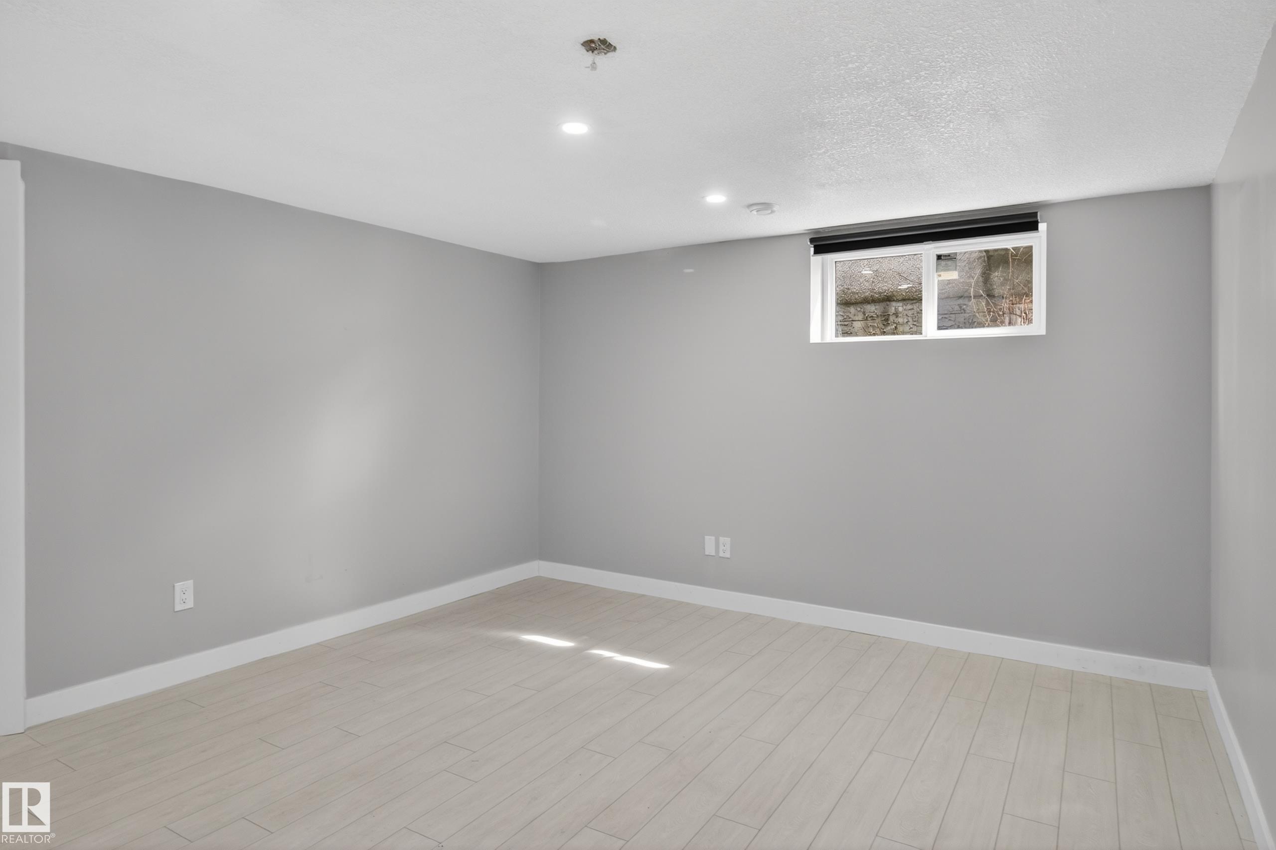 https://zimg.paragon.ice.com/ParagonImages/Property/PM/RAE/225398402/25/0/0/2f37a21a8e9fbab26d03c33239291bd7/1/22c39aea9719be569fb334da1d9d4fd9/225398402-236a8559-0bc7-428d-908a-69e4f0e792d3.JPG
