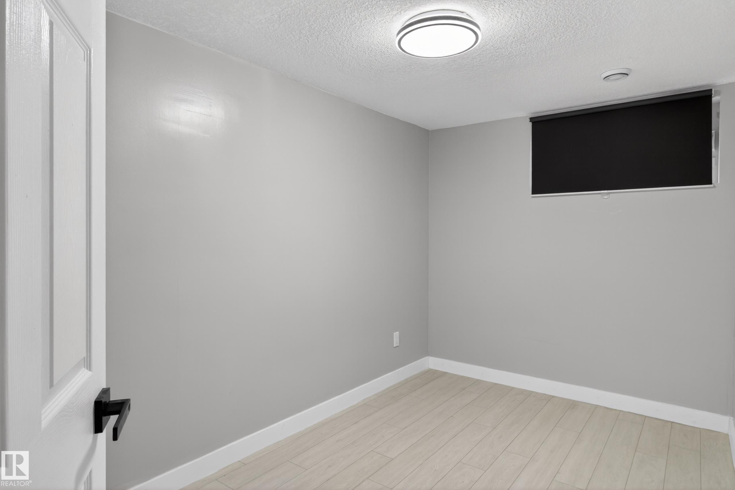 https://zimg.paragon.ice.com/ParagonImages/Property/PM/RAE/225398402/26/0/0/b43796fea99f70f7d5ec133746ce114a/1/22c39aea9719be569fb334da1d9d4fd9/225398402-b8aca985-909e-4730-8e36-c78d2b89e10a.JPG
