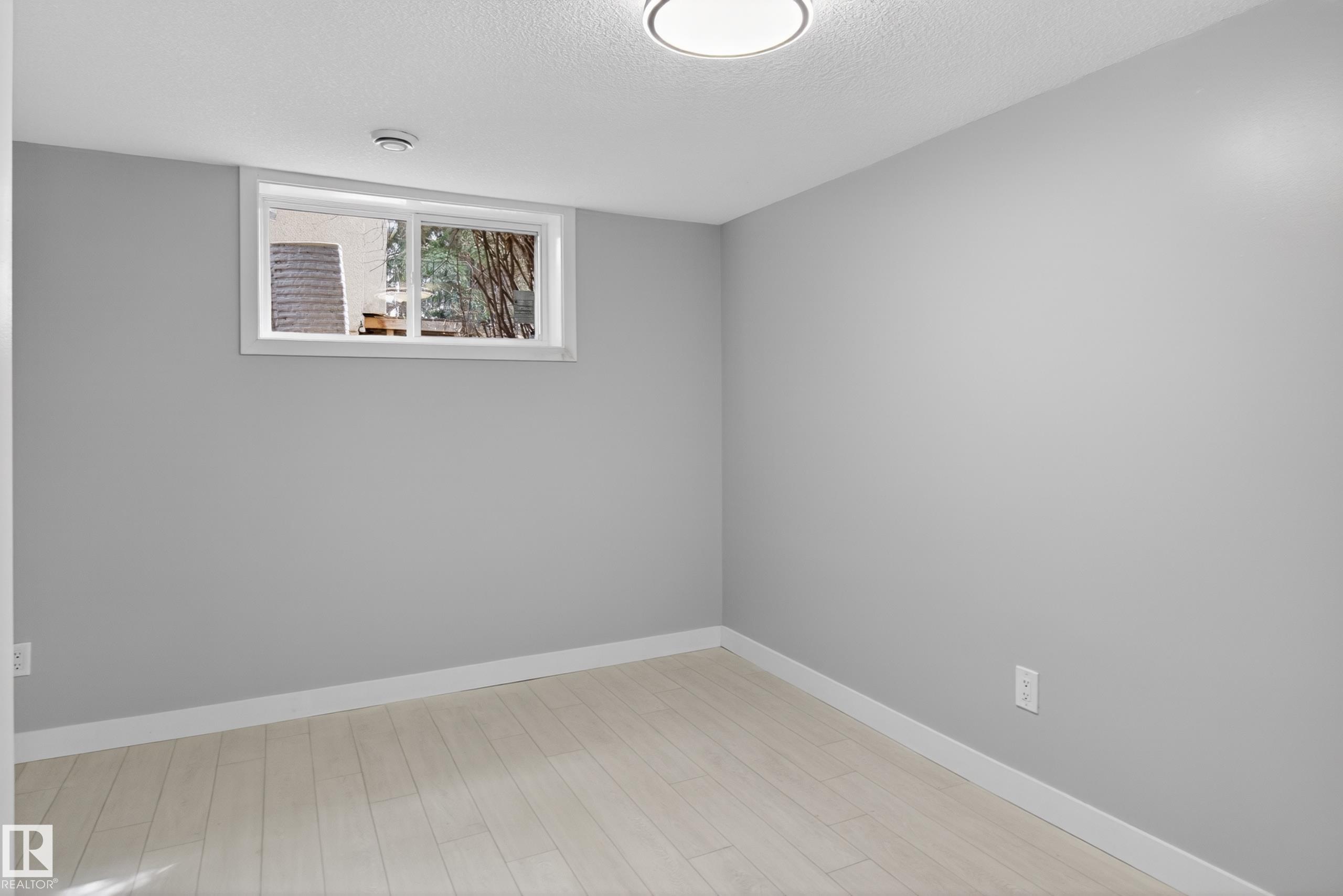https://zimg.paragon.ice.com/ParagonImages/Property/PM/RAE/225398402/29/0/0/00ea870cd087312597f335008e50e71f/1/22c39aea9719be569fb334da1d9d4fd9/225398402-35868a00-5d6b-488a-8b83-a4916dbb9526.JPG