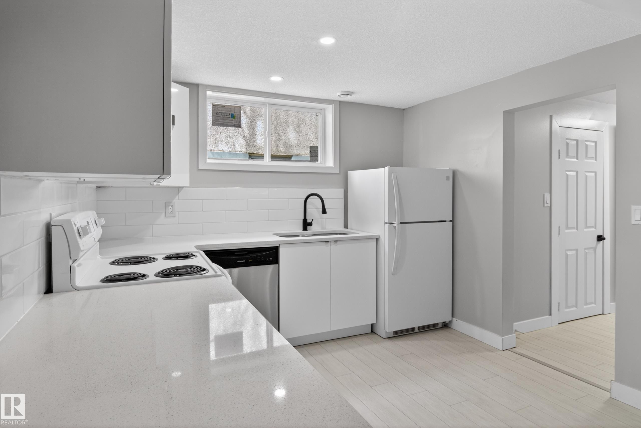 https://zimg.paragon.ice.com/ParagonImages/Property/PM/RAE/225398402/33/0/0/9c68b2bf229d42e79d04e0e2931404bf/1/22c39aea9719be569fb334da1d9d4fd9/225398402-fe60cff7-383c-4a00-929e-460ba1f8c5d0.JPG