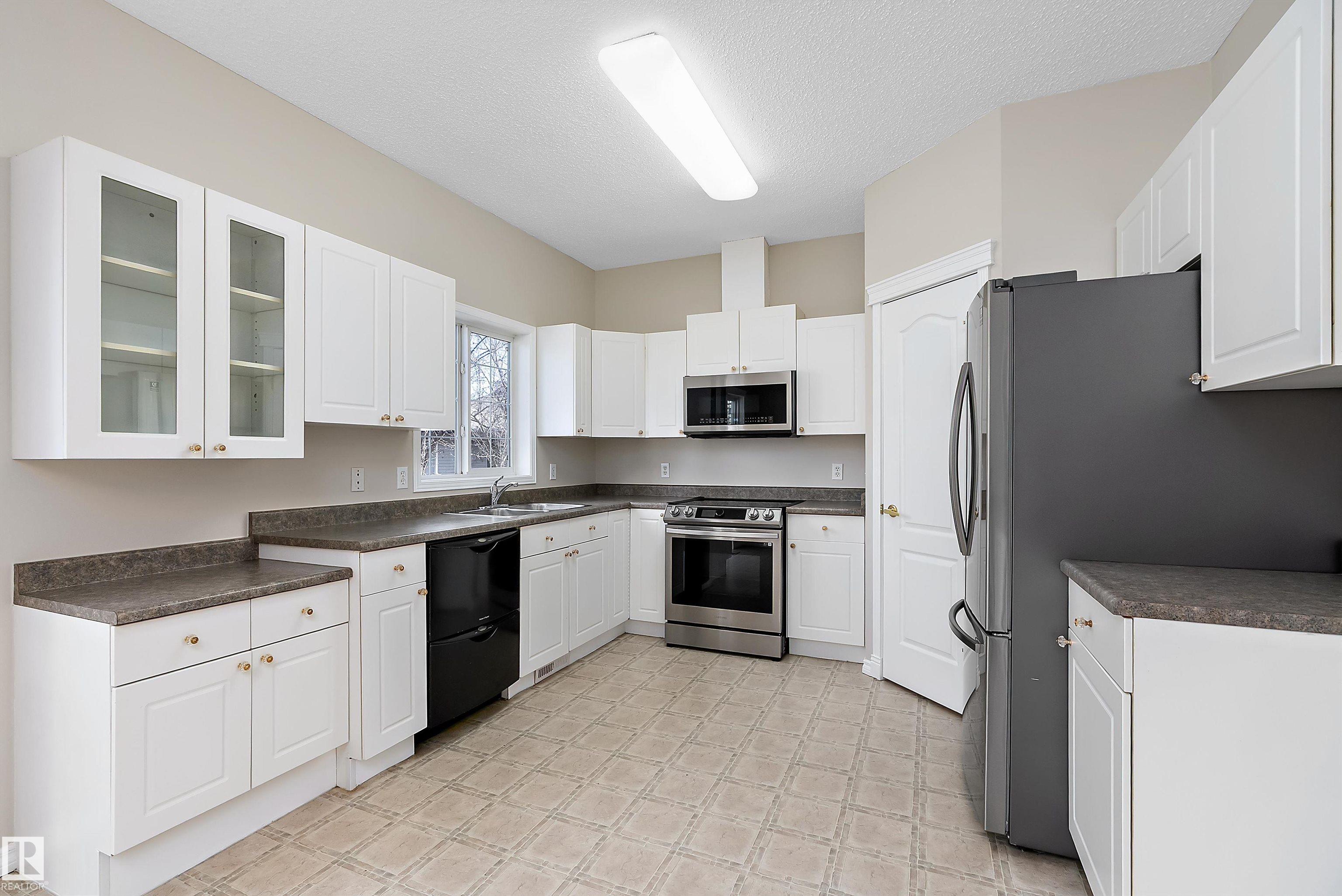 Photo 13 at 4 - 1780 Glastonbury Boulevard NW, Glastonbury, Edmonton