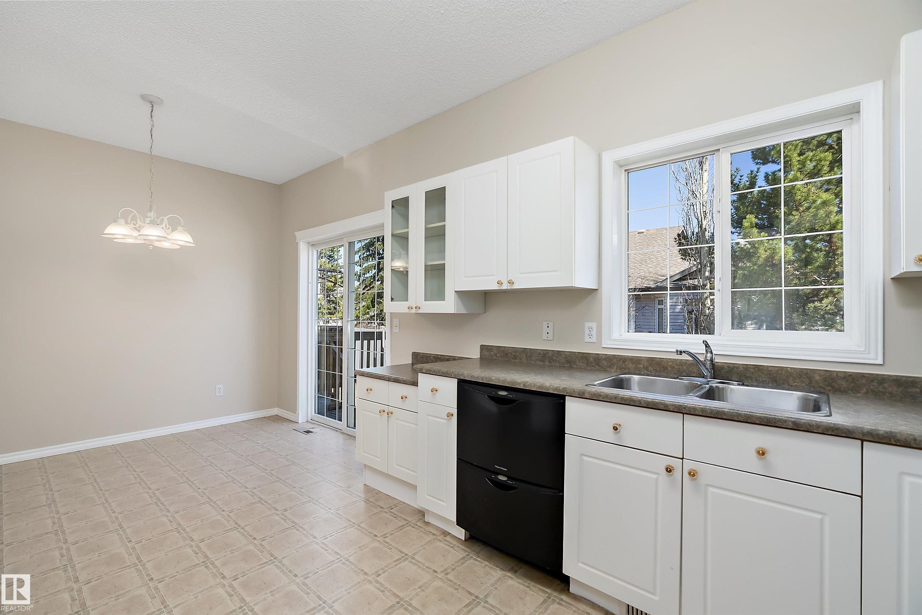 Photo 15 at 4 - 1780 Glastonbury Boulevard NW, Glastonbury, Edmonton