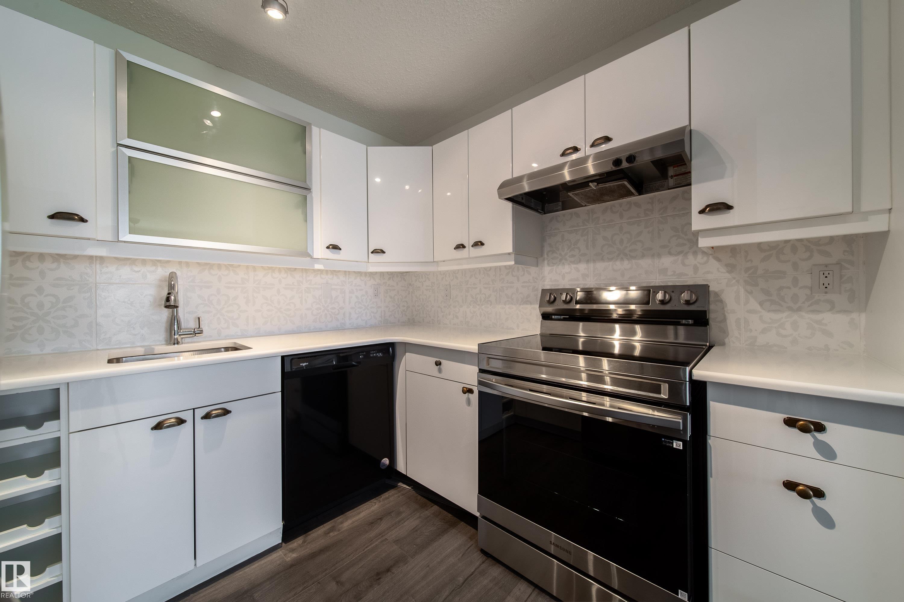 Photo 8 at 302 - 9138 83 Avenue NW, Bonnie Doon, Edmonton