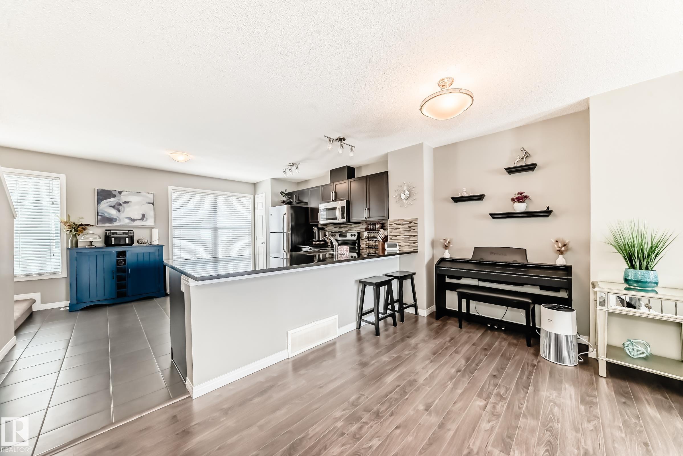 https://zimg.paragon.ice.com/ParagonImages/Property/PM/RAE/225398419/12/0/0/2bacd8c52bb9578a2833d62b73761b7a/1/29c70483d2e16368a0d033d9fb4294a7/225398419-51511465-EF97-40F3-A0F6-9631D21E242F.JPG