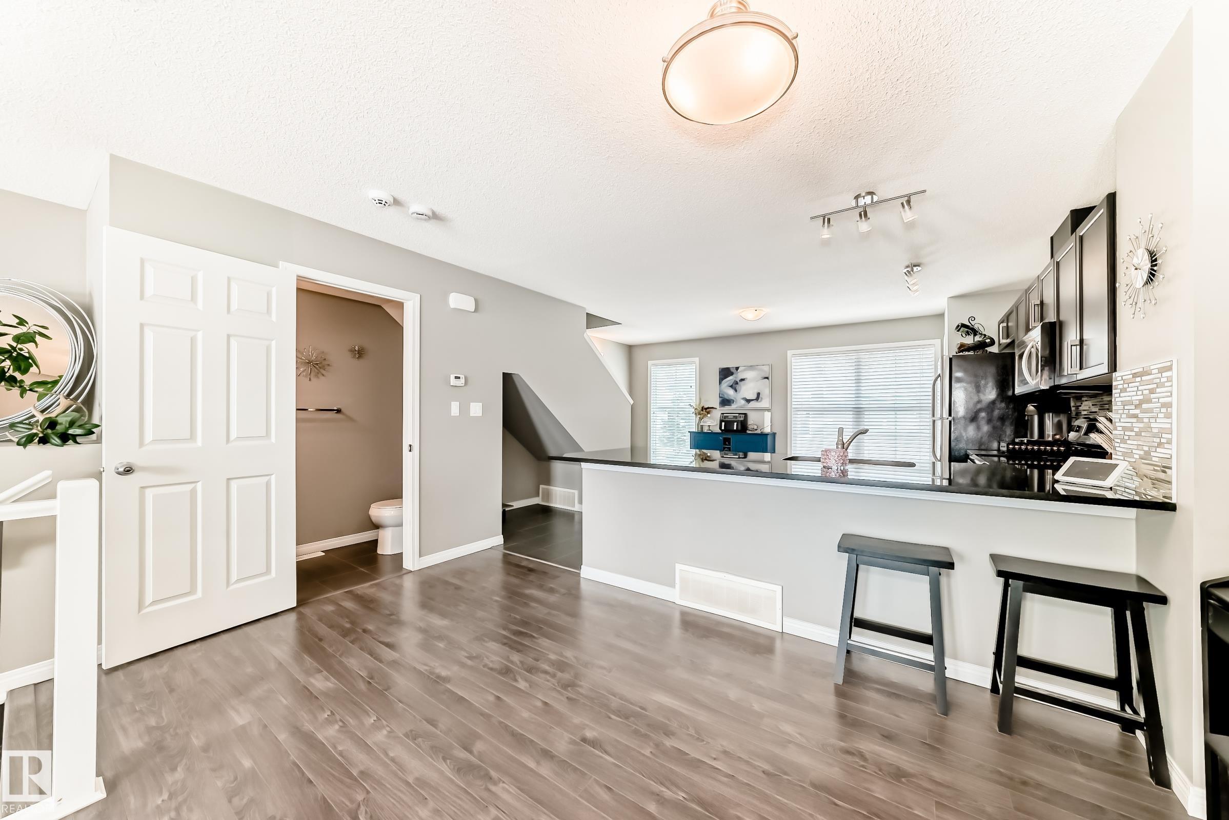 https://zimg.paragon.ice.com/ParagonImages/Property/PM/RAE/225398419/13/0/0/33d745bd39de2391baf2d8497ed5d9c6/1/29c70483d2e16368a0d033d9fb4294a7/225398419-0D8D7735-A121-4BC2-8100-DB815B6BA56D.JPG