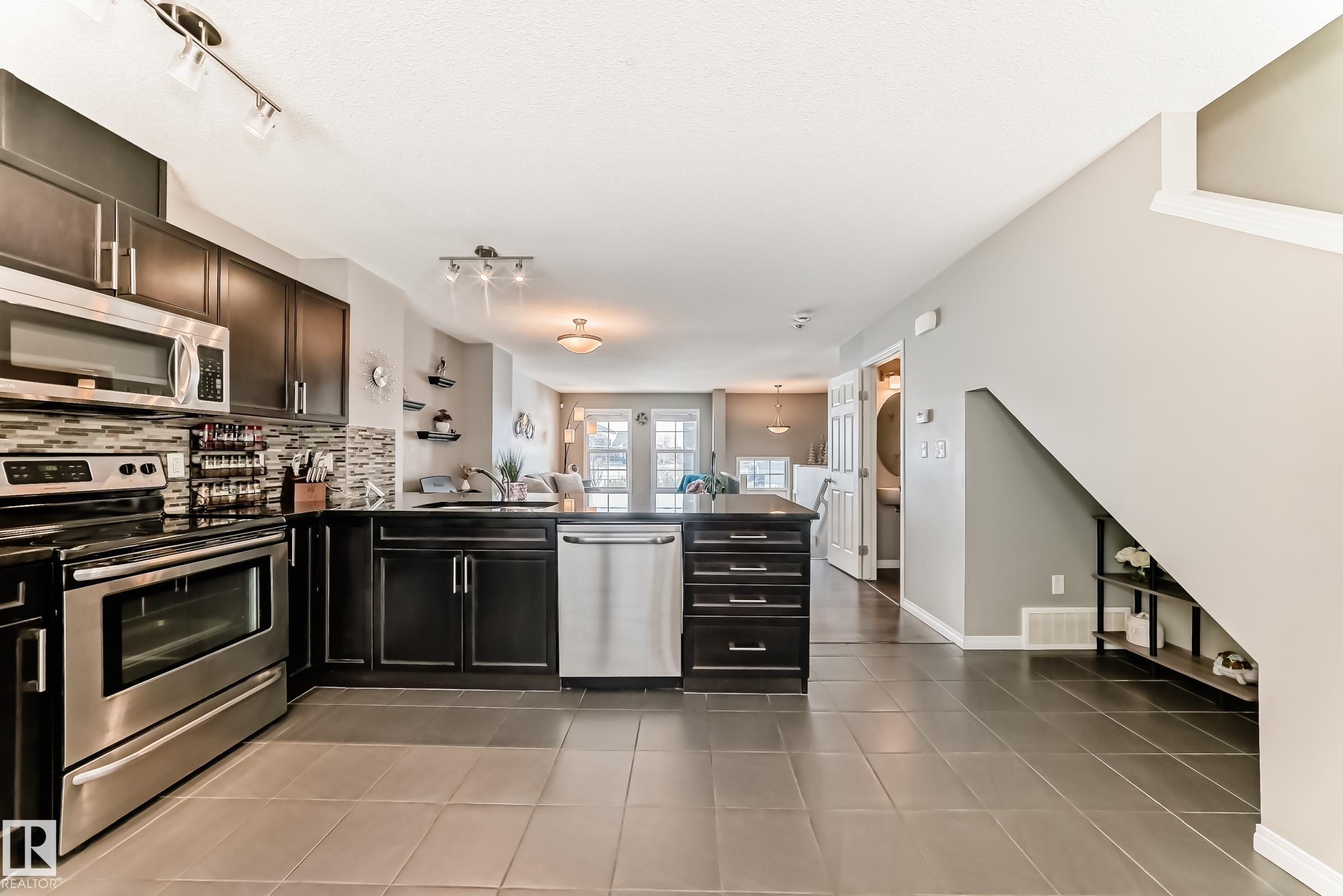 https://zimg.paragon.ice.com/ParagonImages/Property/PM/RAE/225398419/15/0/0/23f79072e1cd9b195085b2647167be75/1/29c70483d2e16368a0d033d9fb4294a7/225398419-304DFDAF-D96E-435B-B82D-4092DA7C0B36.JPG