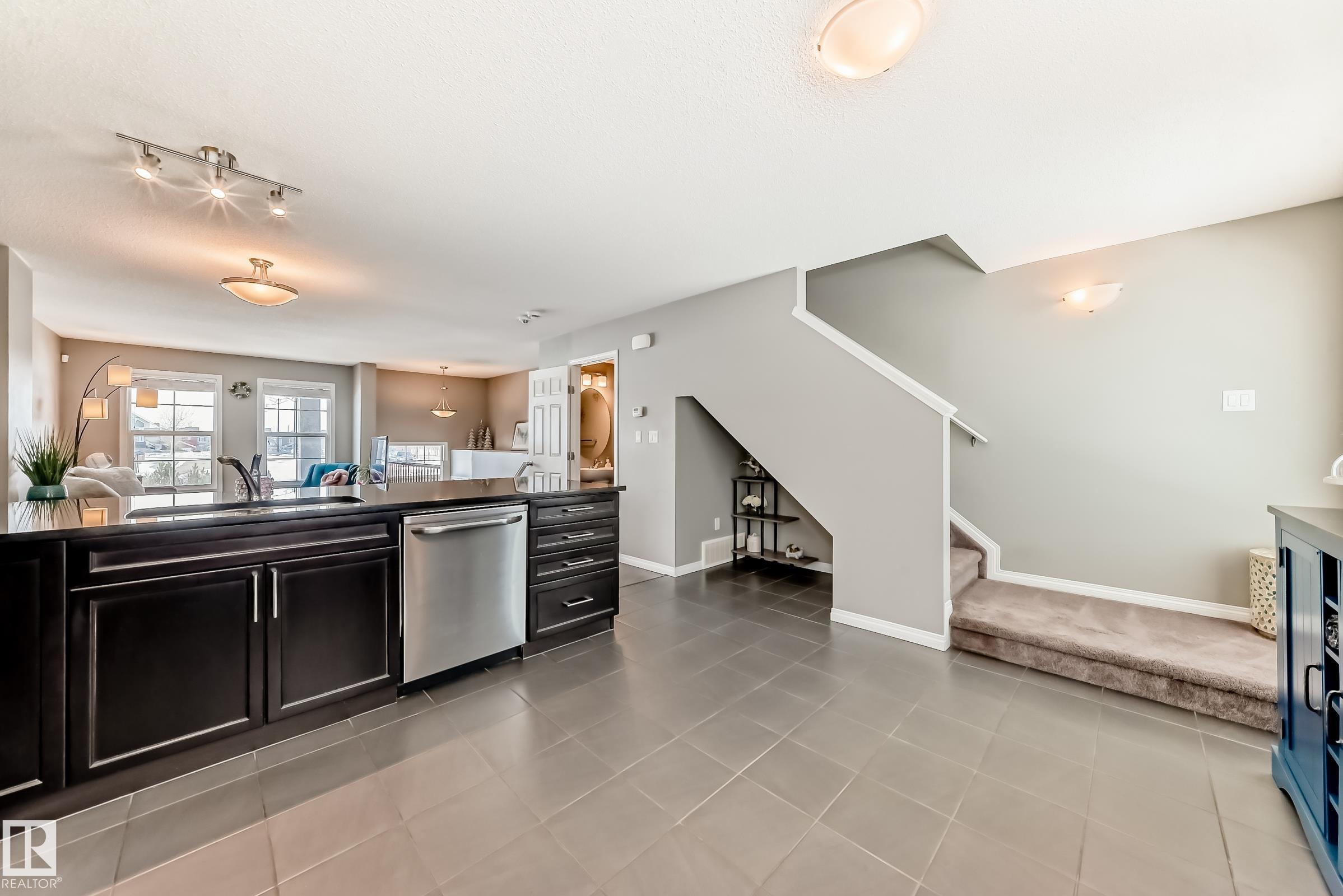 https://zimg.paragon.ice.com/ParagonImages/Property/PM/RAE/225398419/18/0/0/56658e1bedba841d2814d59d11a64a56/1/29c70483d2e16368a0d033d9fb4294a7/225398419-1021BEEB-ACC1-4D05-94D5-52316DB95E0F.JPG