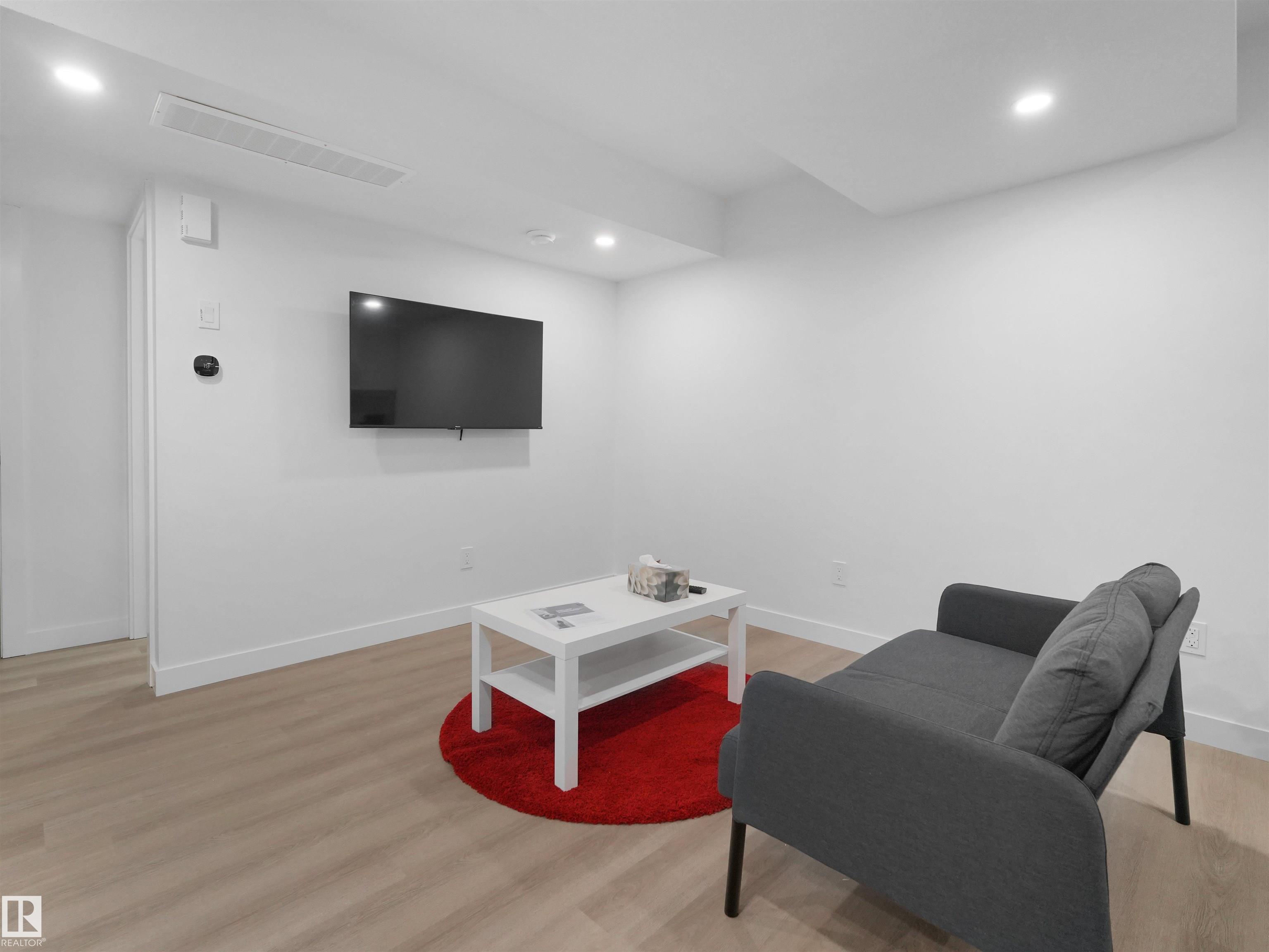 https://zimg.paragon.ice.com/ParagonImages/Property/PM/RAE/225398420/37/0/0/279bed5fc3740c7accd207da7470e3c9/1/9afa369f9f40c078b650ab212449f82b/225398420-f3e49500-dffa-49a2-b1ea-0bb310d603aa.JPG