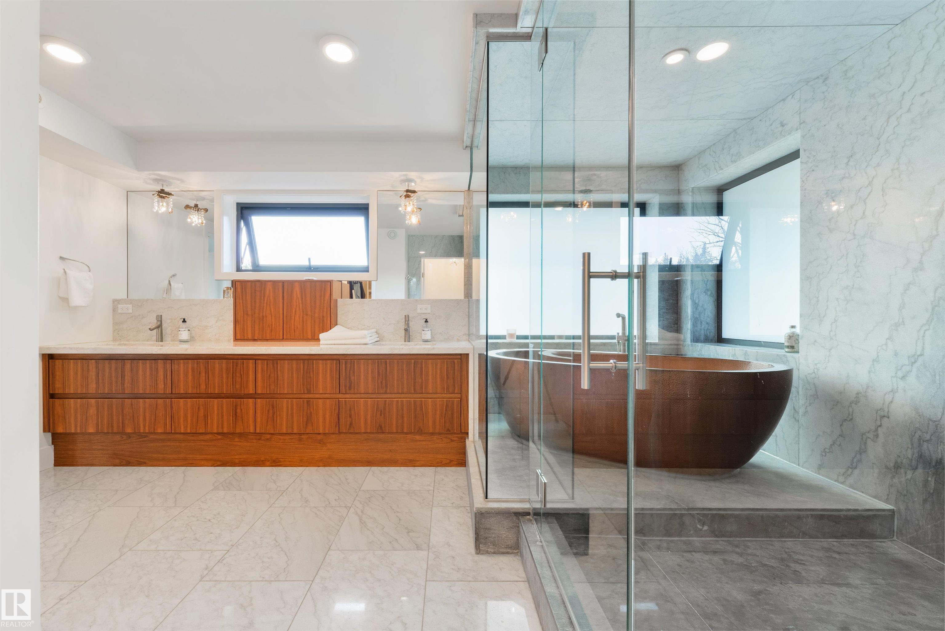 https://zimg.paragon.ice.com/ParagonImages/Property/PM/RAE/225398427/24/0/0/36710e3ef925dee5481b39a8302b8760/1/012db6d60516b3adecad9185fd5d097b/225398427-81ECDEB8-8337-4BF7-8D9E-C4D571DB431B.JPG