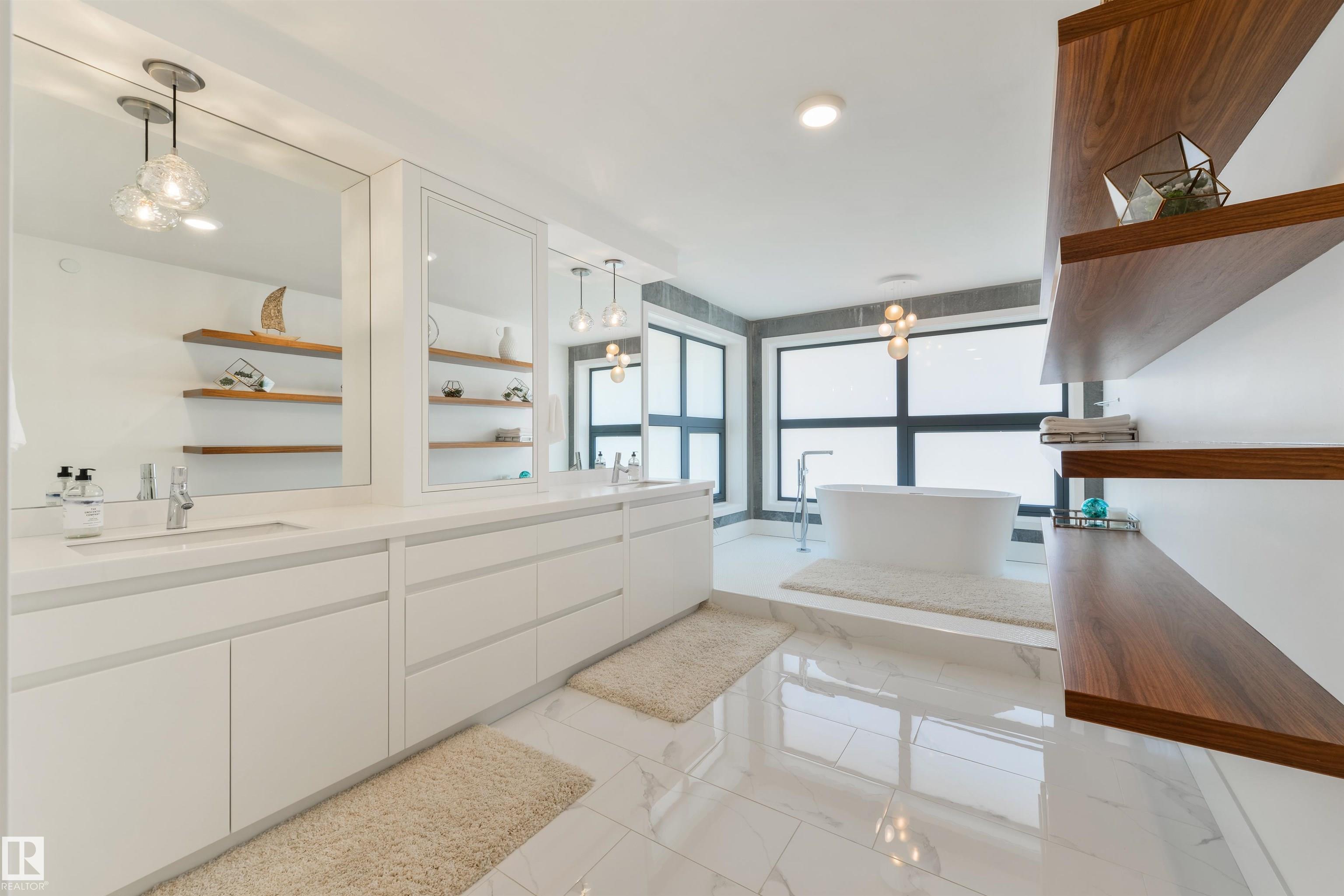 https://zimg.paragon.ice.com/ParagonImages/Property/PM/RAE/225398427/28/0/0/354ea81bdc151621ccb67430643f6209/1/012db6d60516b3adecad9185fd5d097b/225398427-20B85DC8-CE1C-4E5B-99EC-74077F2F8978.JPG