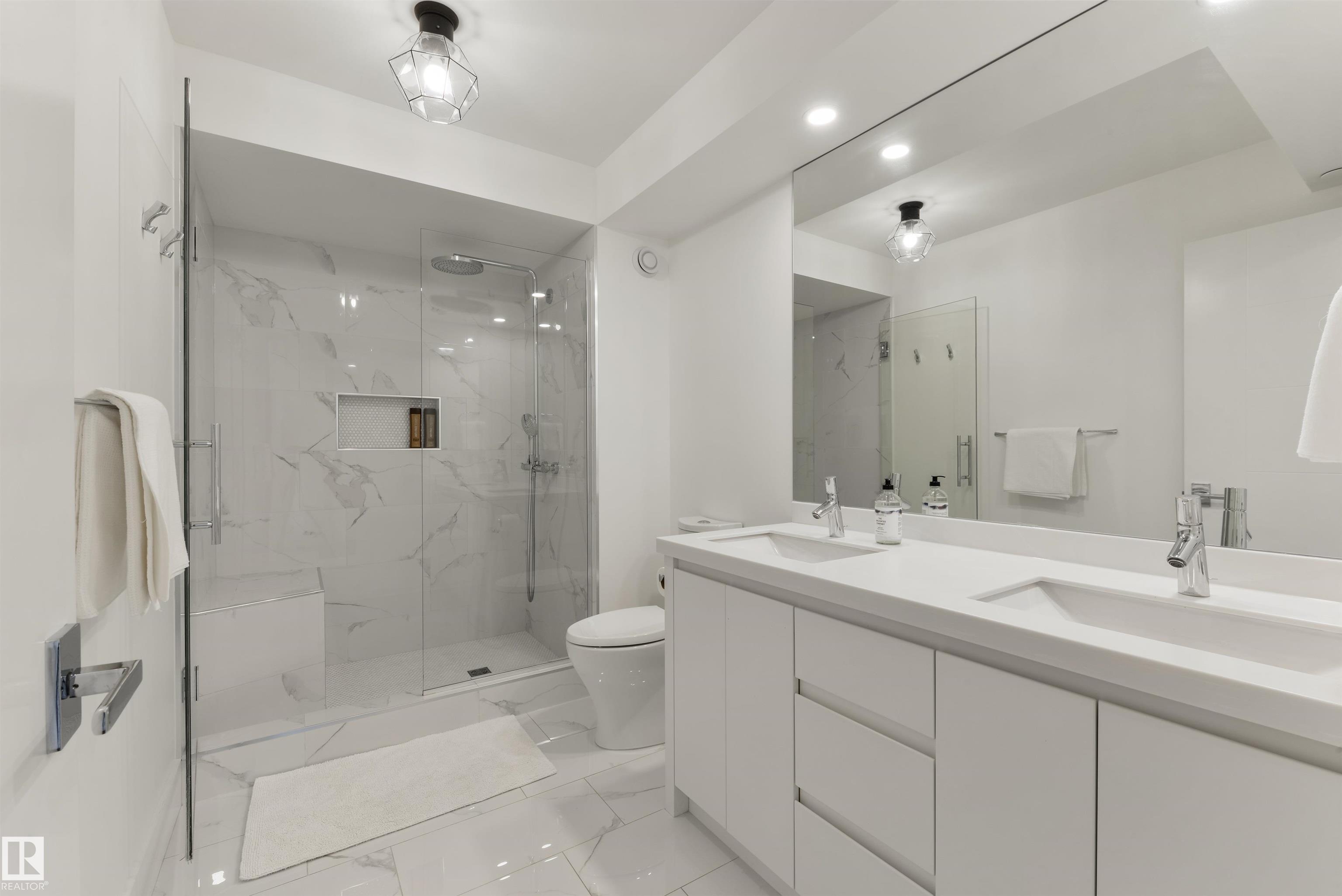 https://zimg.paragon.ice.com/ParagonImages/Property/PM/RAE/225398427/39/0/0/8faaaf80212603b00a27964272523bae/1/012db6d60516b3adecad9185fd5d097b/225398427-DB6BE459-3298-4973-A5C6-5D63B36719C9.JPG
