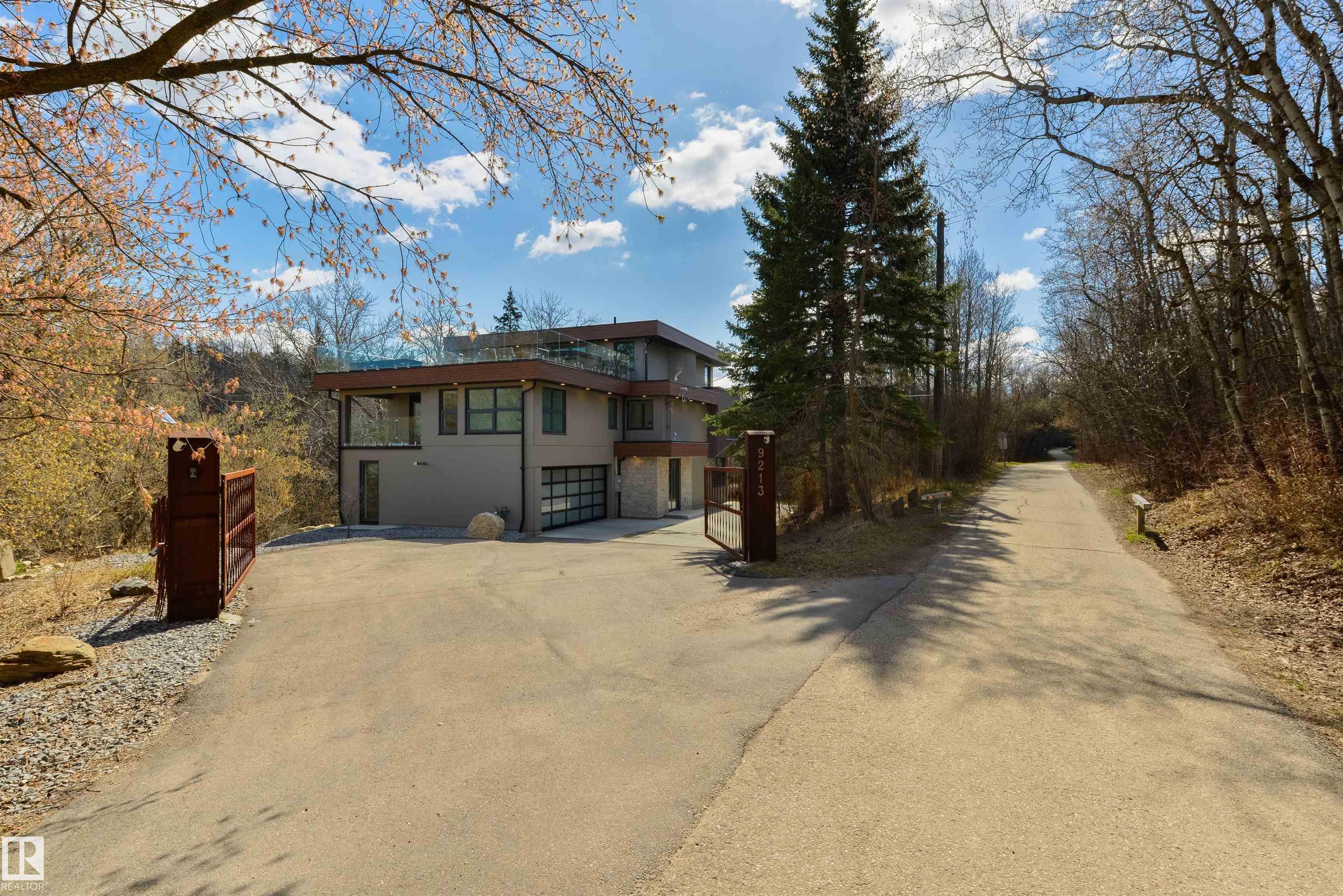 https://zimg.paragon.ice.com/ParagonImages/Property/PM/RAE/225398427/49/0/0/fedb8133f2b406c939f9f2b228a907e9/1/012db6d60516b3adecad9185fd5d097b/225398427-0F28B375-4486-419D-A33F-8A528BC7244C.JPG