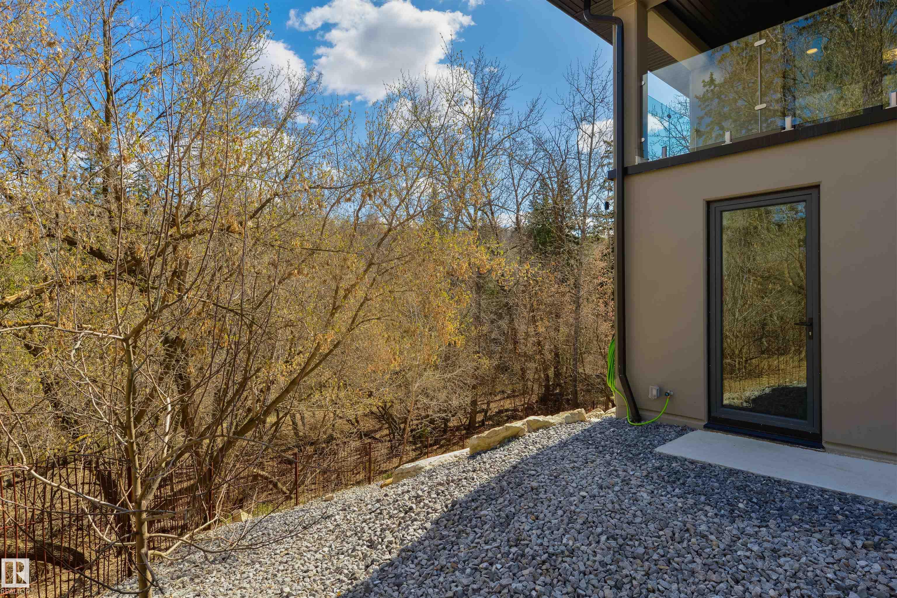 https://zimg.paragon.ice.com/ParagonImages/Property/PM/RAE/225398427/50/0/0/d4e7310bb5489fac546bf2628ad8ac2d/1/012db6d60516b3adecad9185fd5d097b/225398427-E0EE9EAF-21A7-4A46-85C7-0ECAF17ED8ED.JPG