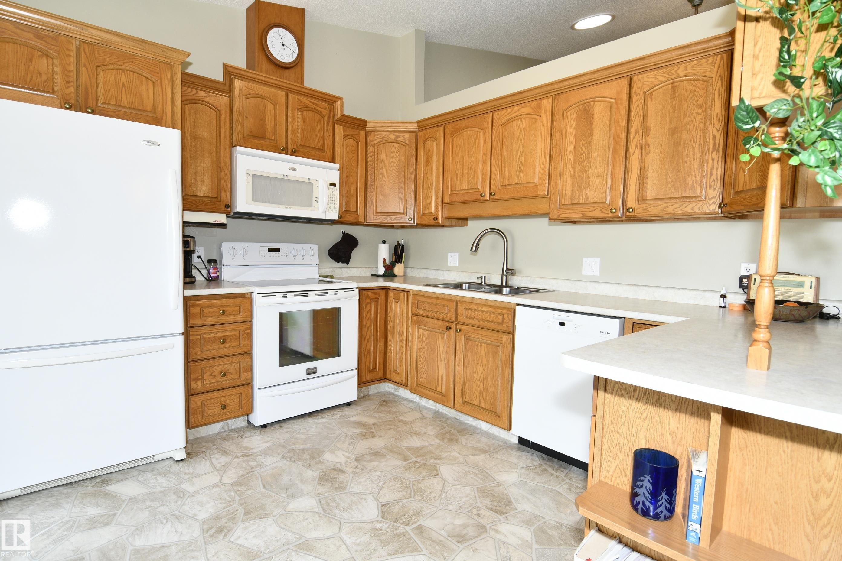 Photo 14 at 103 Lakeside Place, Lakeside Estates, Leduc