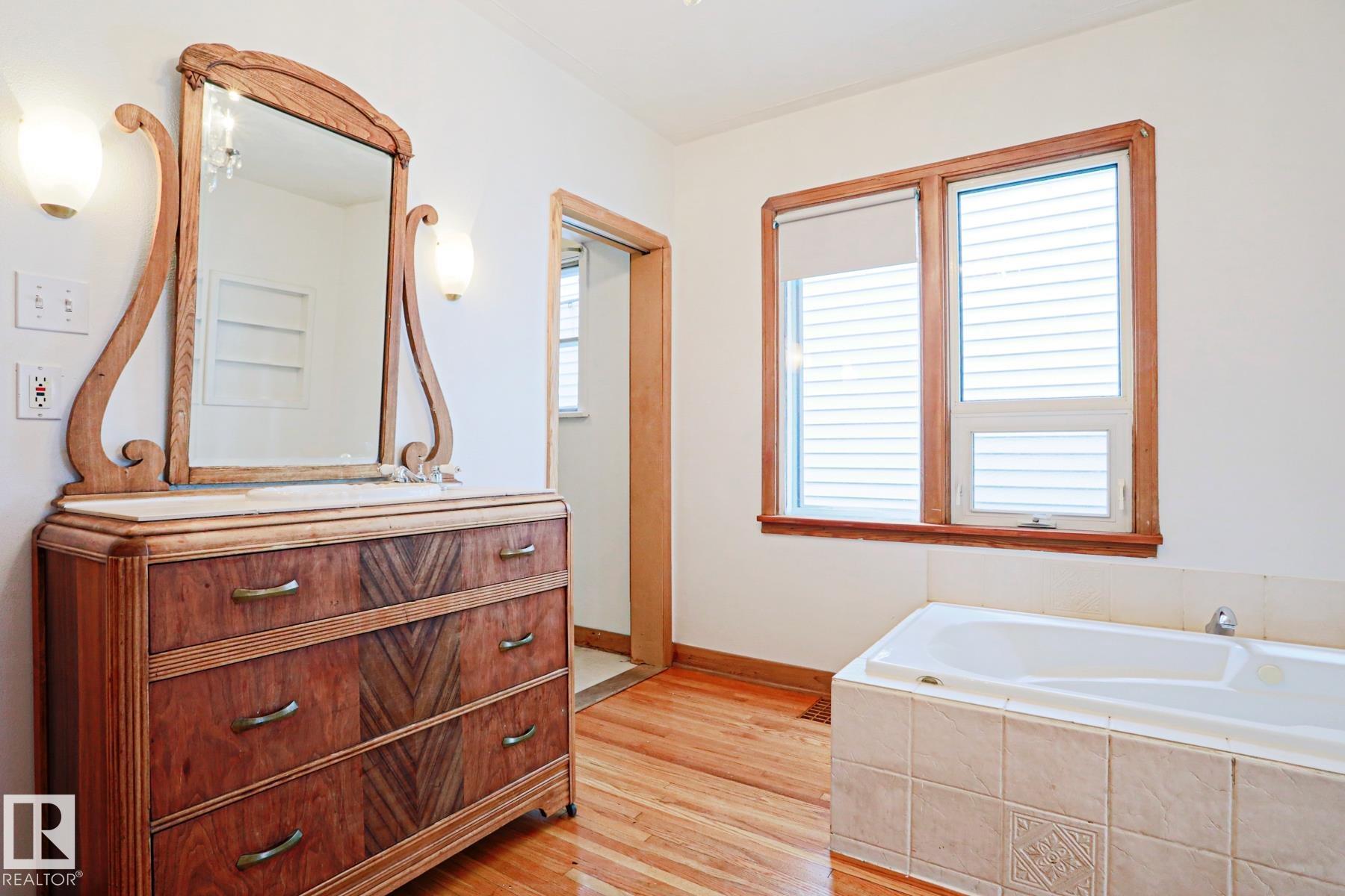 Photo 18 at 9611 81 Avenue NW, Ritchie, Edmonton