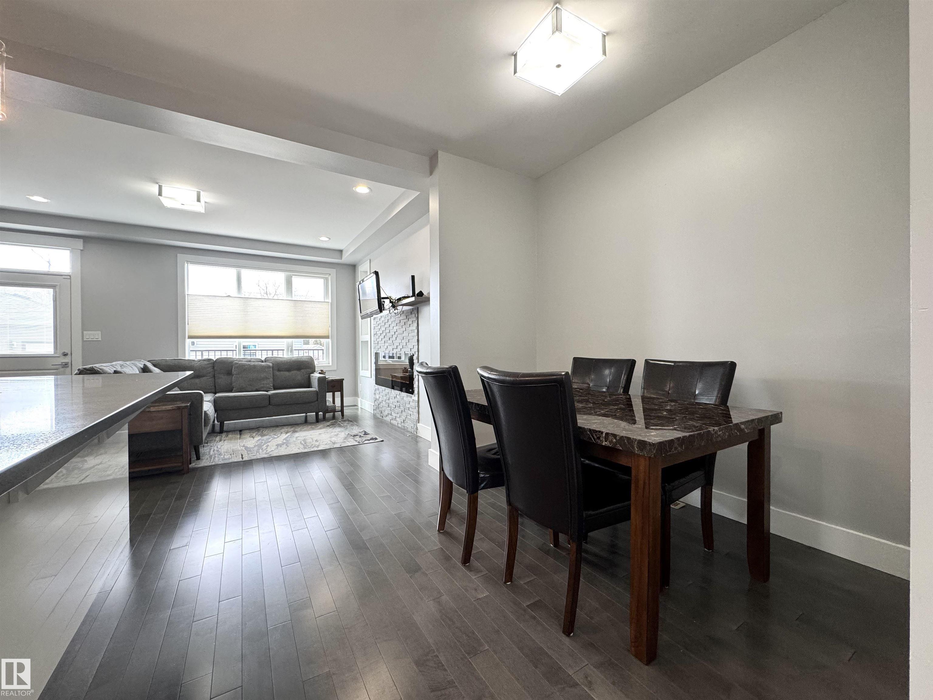 https://zimg.paragon.ice.com/ParagonImages/Property/PM/RAE/225398483/16/0/0/30f7dbbf7d6e6a6dfa91200de705fe92/1/21f456cebe1502393db55f52d81b67be/225398483-069339c3-c1a2-4b6f-9a79-0965ecc3dd10.JPG