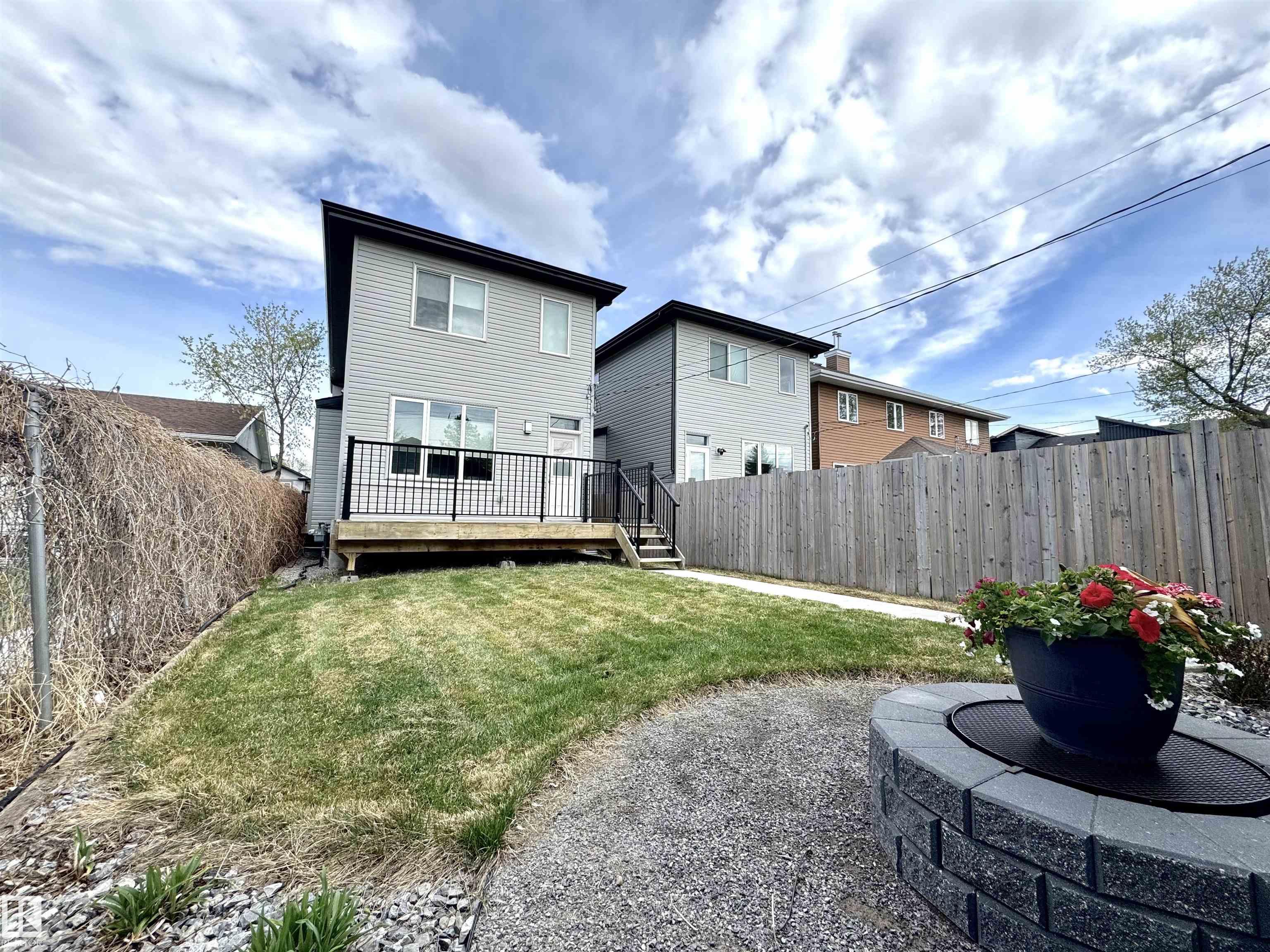 https://zimg.paragon.ice.com/ParagonImages/Property/PM/RAE/225398483/22/0/0/3a13cf3b38e155dd6398bd45d4b80e2f/1/21f456cebe1502393db55f52d81b67be/225398483-7c8a4cf4-353f-4557-a5c9-d90e92137f2e.JPG
