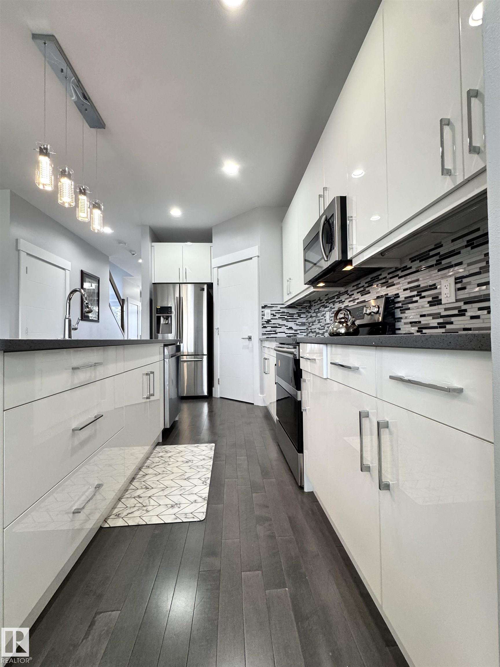 https://zimg.paragon.ice.com/ParagonImages/Property/PM/RAE/225398483/27/0/0/be2428fd30a658818bfc98c096f9eb4f/1/21f456cebe1502393db55f52d81b67be/225398483-baaec369-7d9c-4cfd-97c8-a45d1fbce6b0.JPG