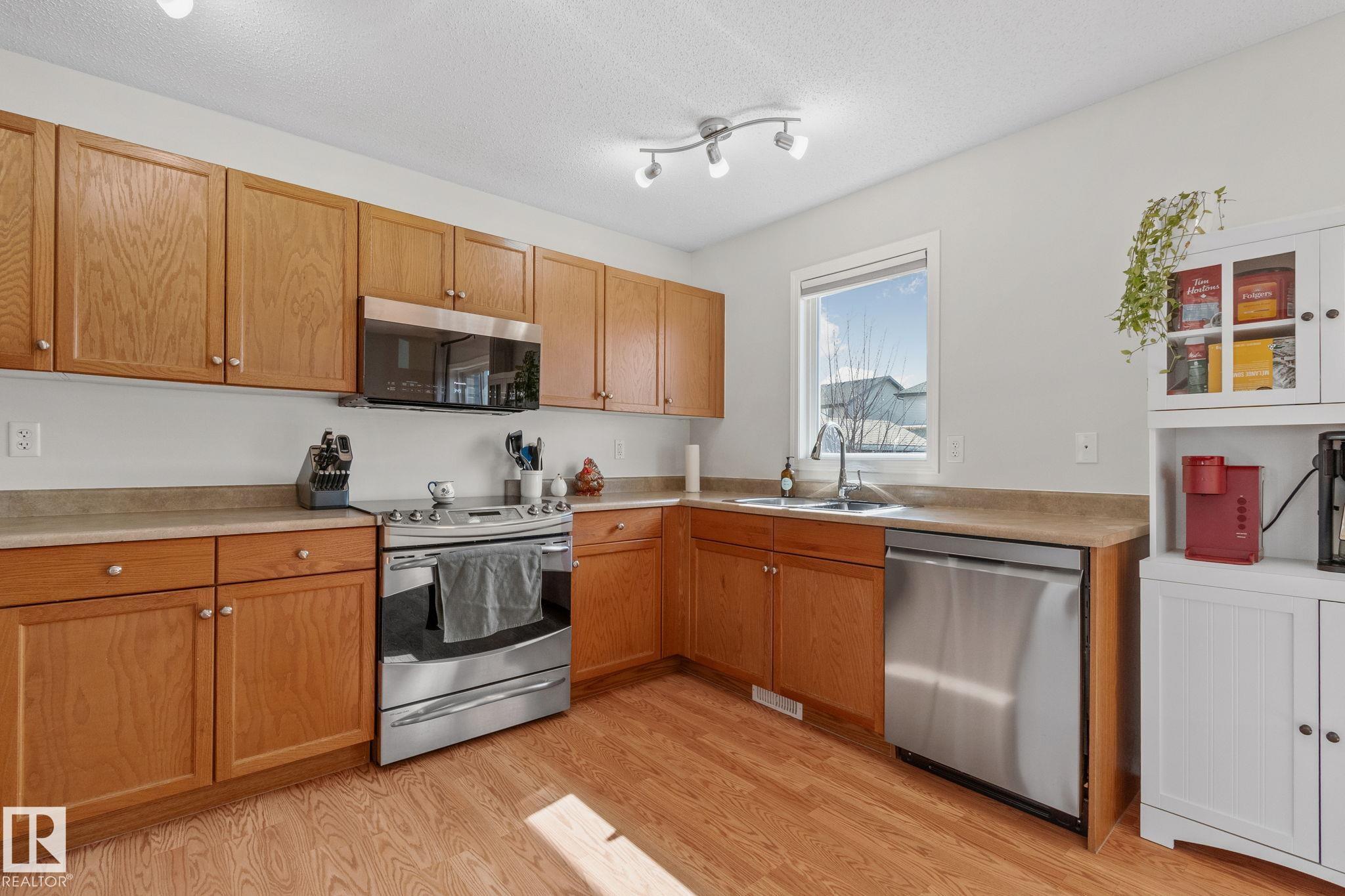 Photo 9 at 14 Allard Way, South Pointe, Fort Saskatchewan
