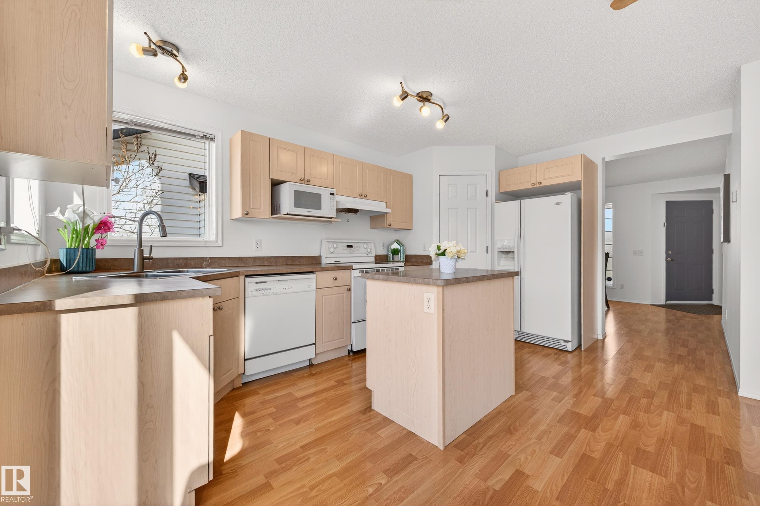 Photo 12 at 19019 49 Avenue NW, Jamieson Place, Edmonton
