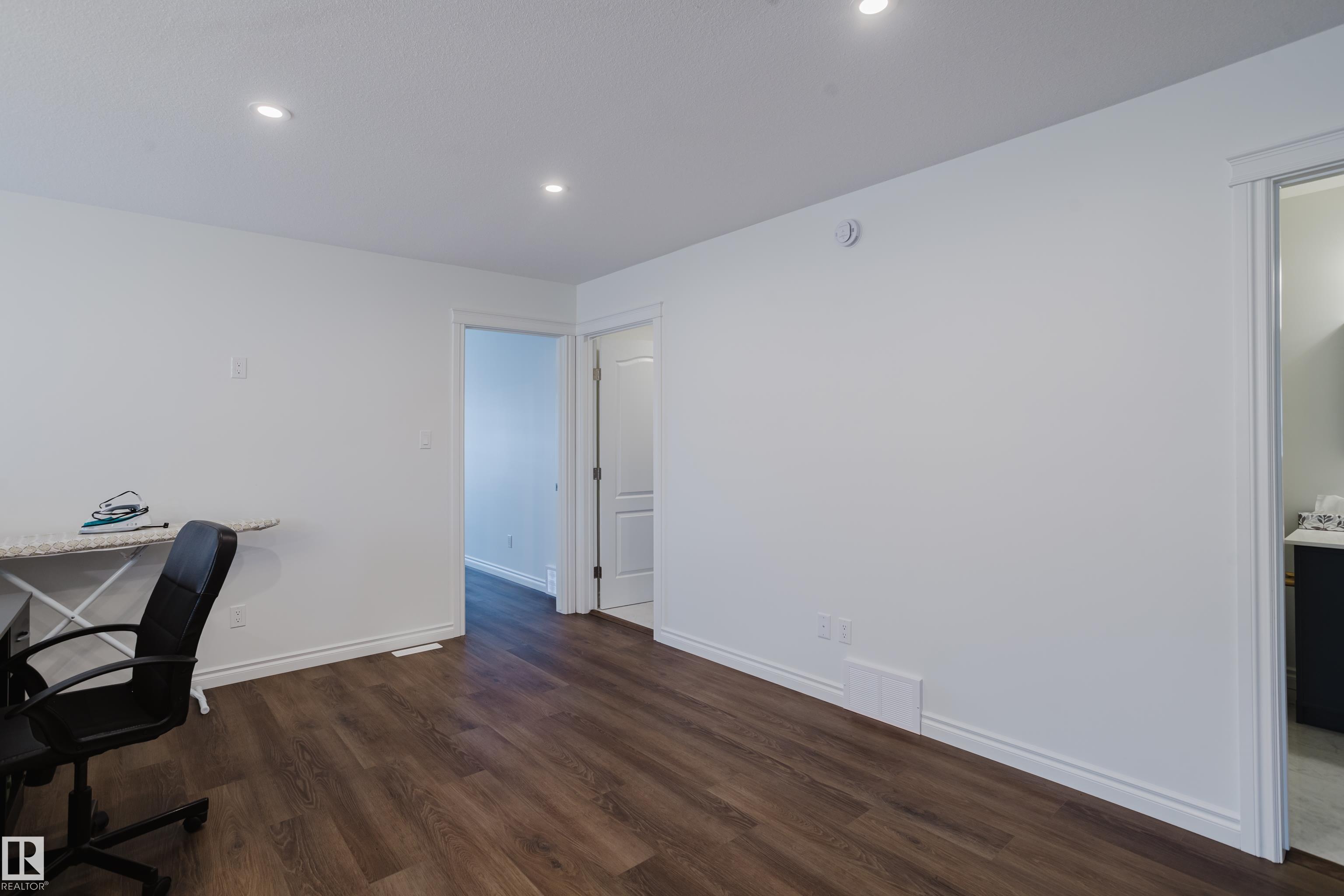 https://zimg.paragon.ice.com/ParagonImages/Property/PM/RAE/225398515/25/0/0/73c7a30481889b0ff6f555d8e74e518d/1/cd7be74fa1fdd7f2cda0ccc9c051d5b9/225398515-a25975dd-7827-48bc-b92e-590c4297a93d.JPG