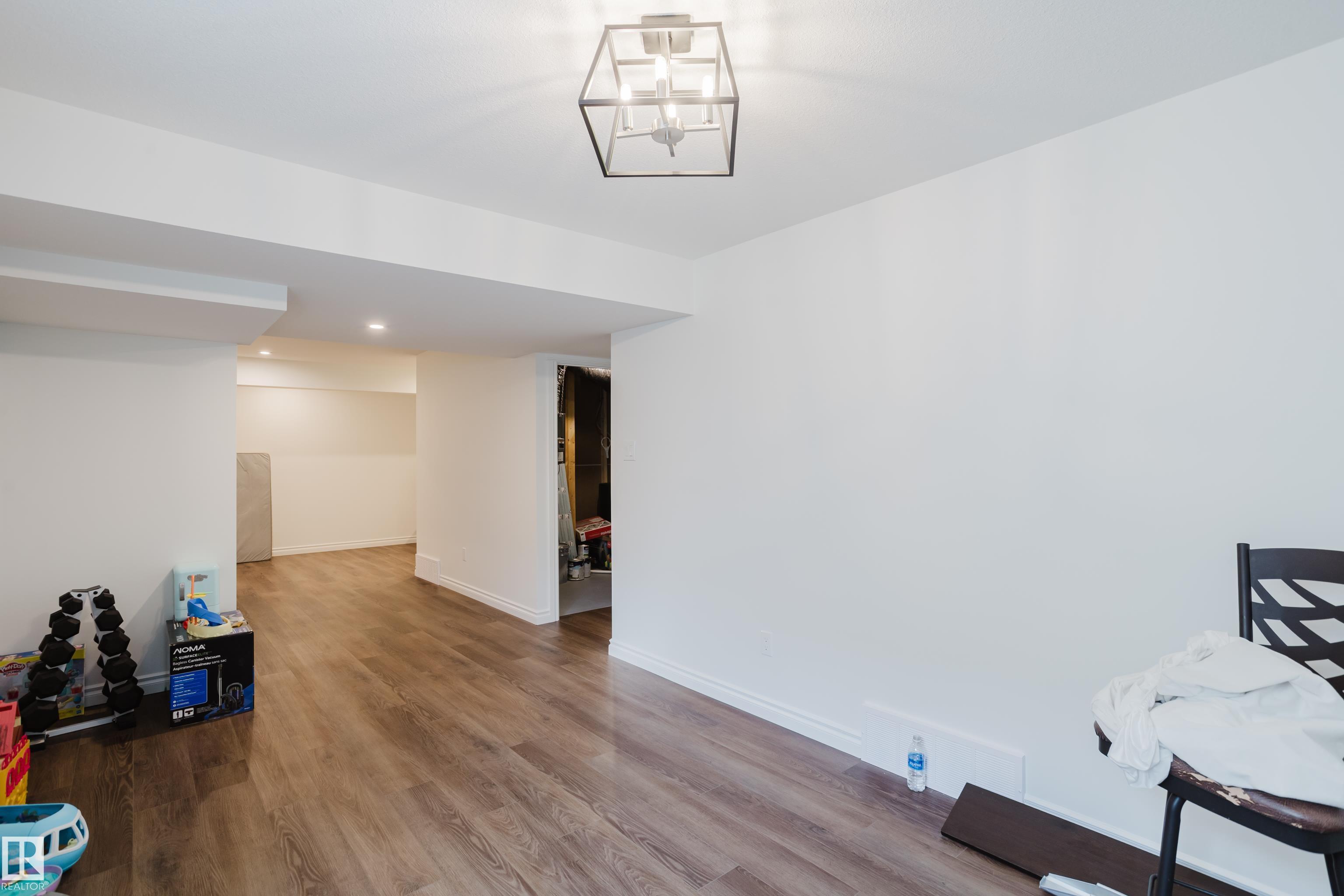 https://zimg.paragon.ice.com/ParagonImages/Property/PM/RAE/225398515/50/0/0/3aea514f725361853e0b35701f031d53/1/cd7be74fa1fdd7f2cda0ccc9c051d5b9/225398515-b41121bb-1d2e-4d99-ba1d-be72c0246537.JPG
