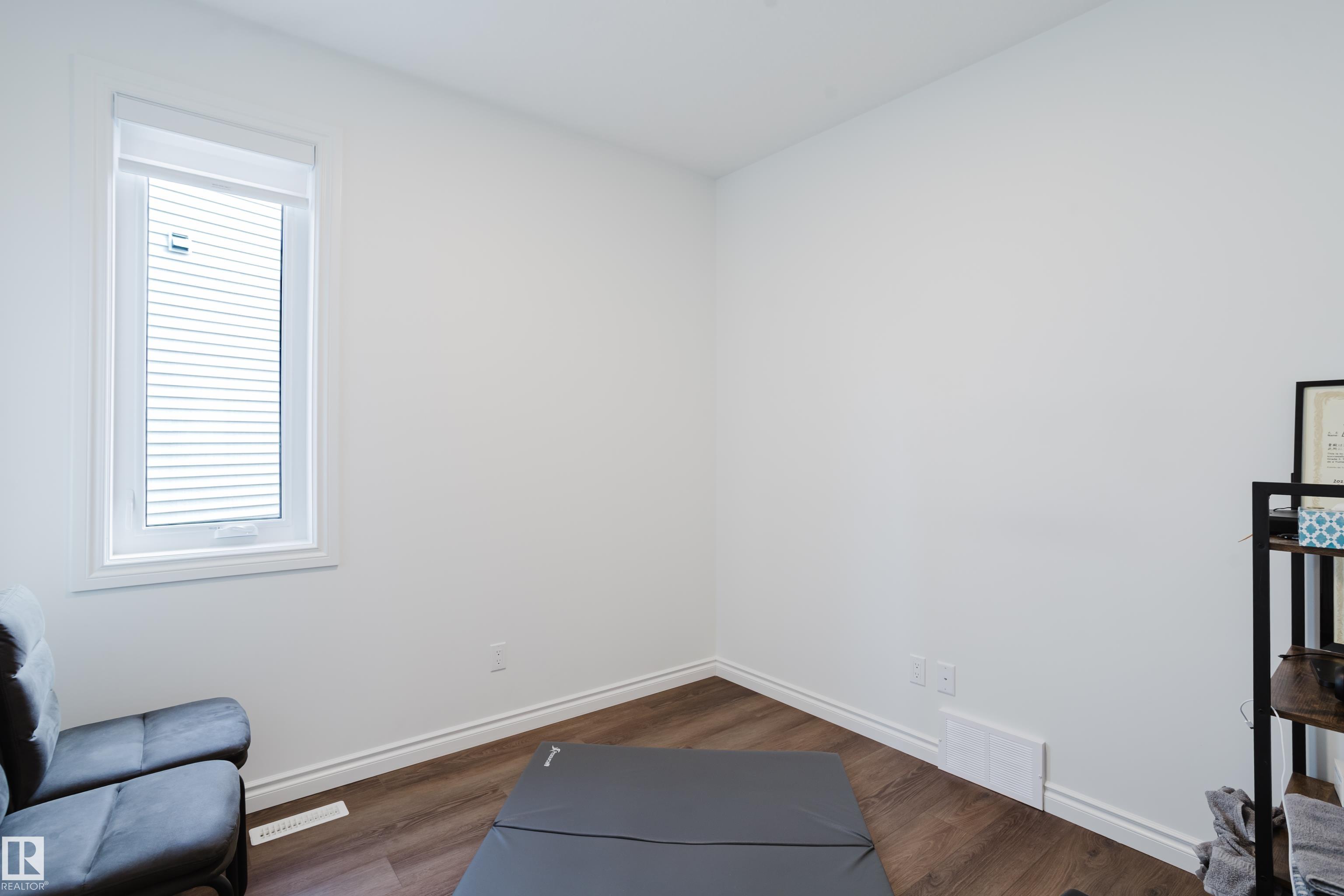 https://zimg.paragon.ice.com/ParagonImages/Property/PM/RAE/225398515/7/0/0/e5d2b00dde9ad43f2a3ff36e43d1f8b6/1/cd7be74fa1fdd7f2cda0ccc9c051d5b9/225398515-a2b4cec5-284a-41fc-95ed-7dc8bff1763d.JPG