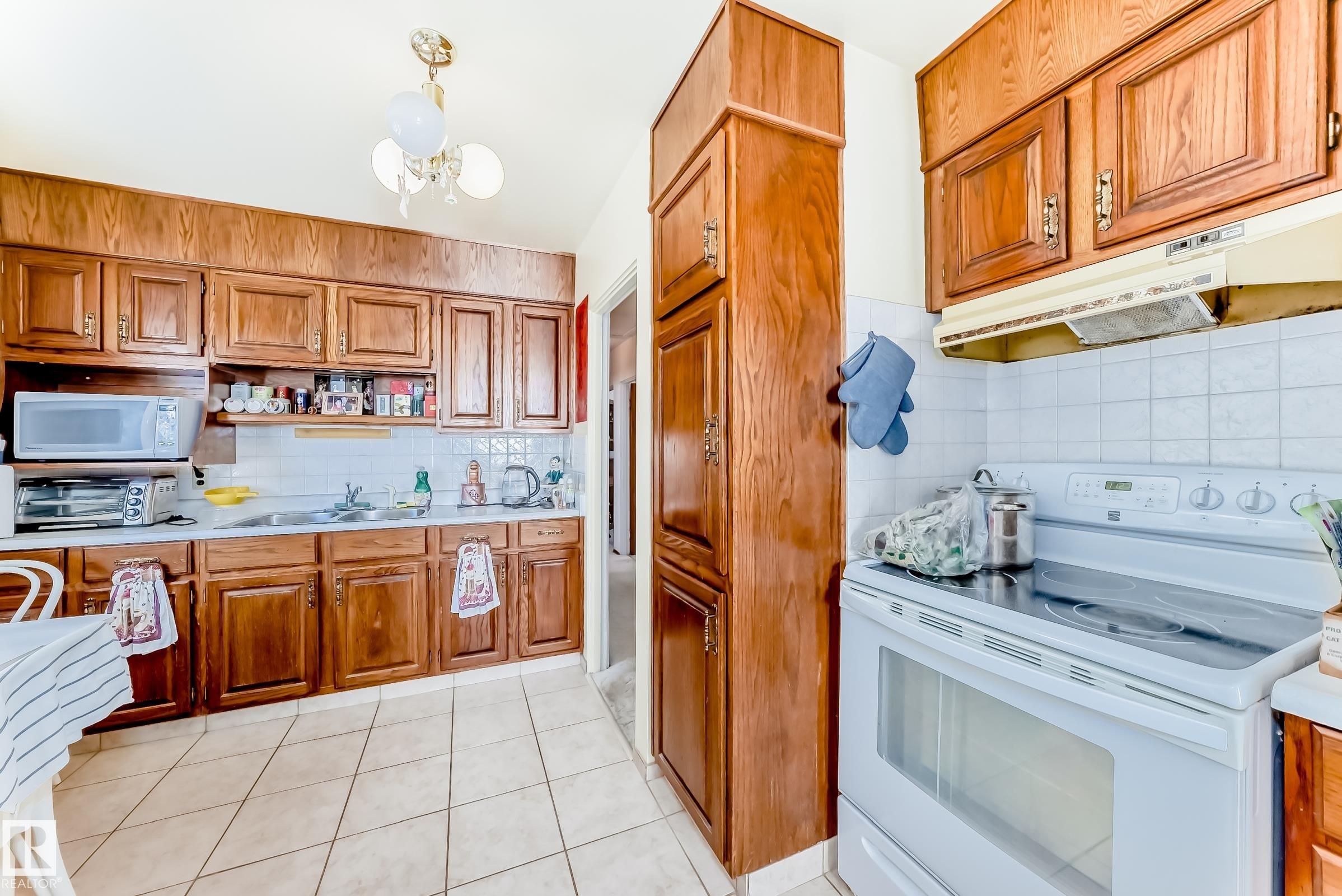 Photo 9 at 12237 135 Street NW, Dovercourt, Edmonton