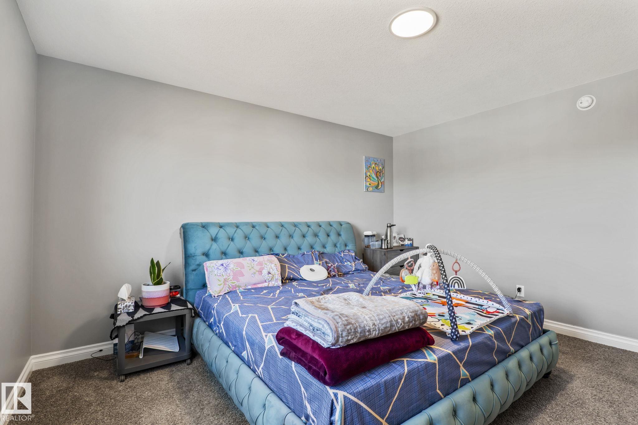 https://zimg.paragon.ice.com/ParagonImages/Property/PM/RAE/225398535/23/0/0/a76b5607bac54b64b3c61add61eef8ef/1/3bf93b7fe31023d3d91f41b28776d3eb/225398535-7646243e-6fae-4dc0-9985-a340836e314d.JPG