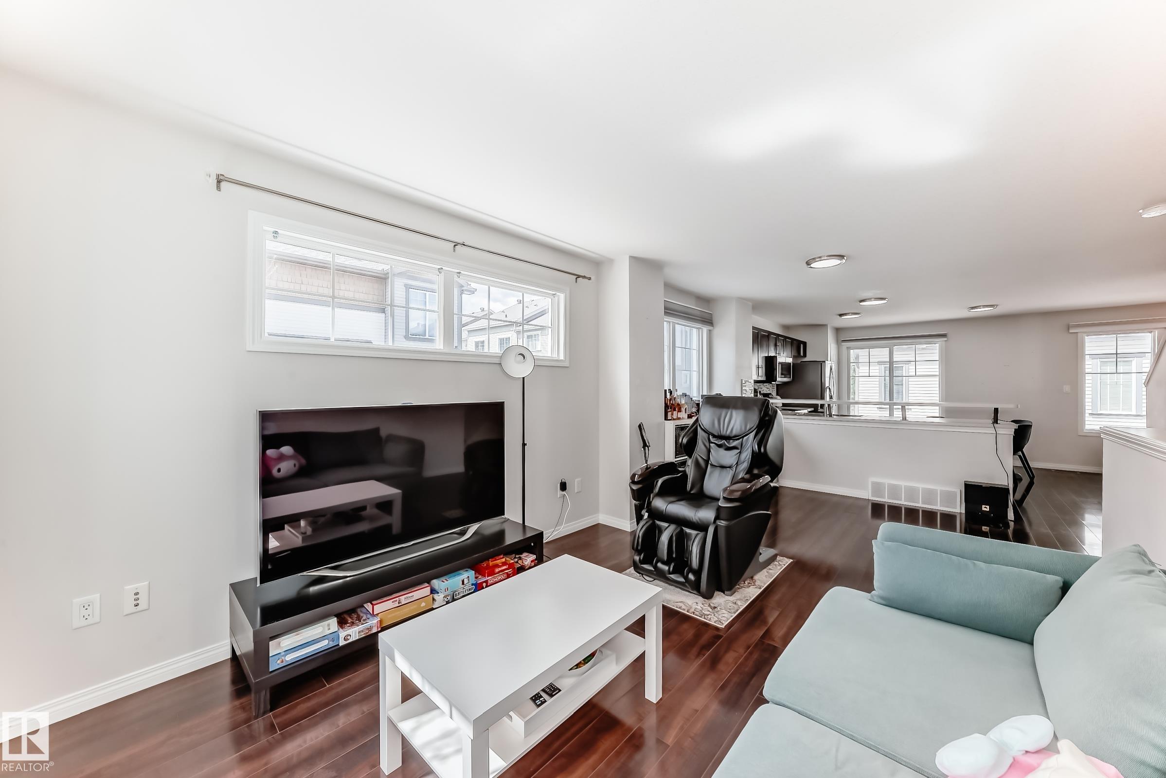 https://zimg.paragon.ice.com/ParagonImages/Property/PM/RAE/225398536/11/0/0/bf0ca76becb071e33a7e25620f69cace/1/0949784ecf96b1daf5dbd56c09615d12/225398536-d3966e5c-bd06-4914-8a02-d132e840bc30.JPG
