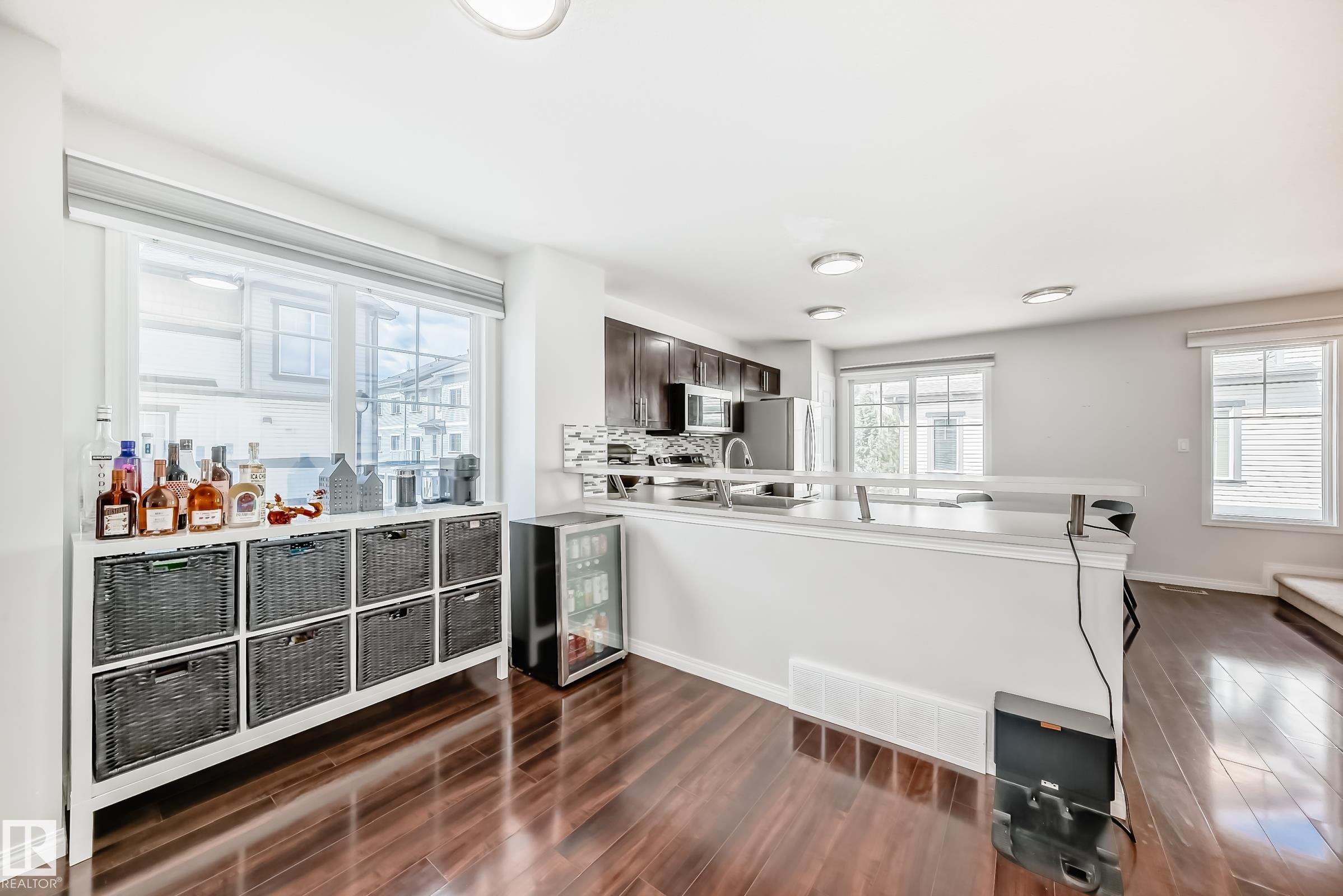 https://zimg.paragon.ice.com/ParagonImages/Property/PM/RAE/225398536/12/0/0/ddede5ad9c9cd28a500ad8c7b6a6462f/1/0949784ecf96b1daf5dbd56c09615d12/225398536-e77a591d-0dac-4336-8d40-8d27945335ff.JPG