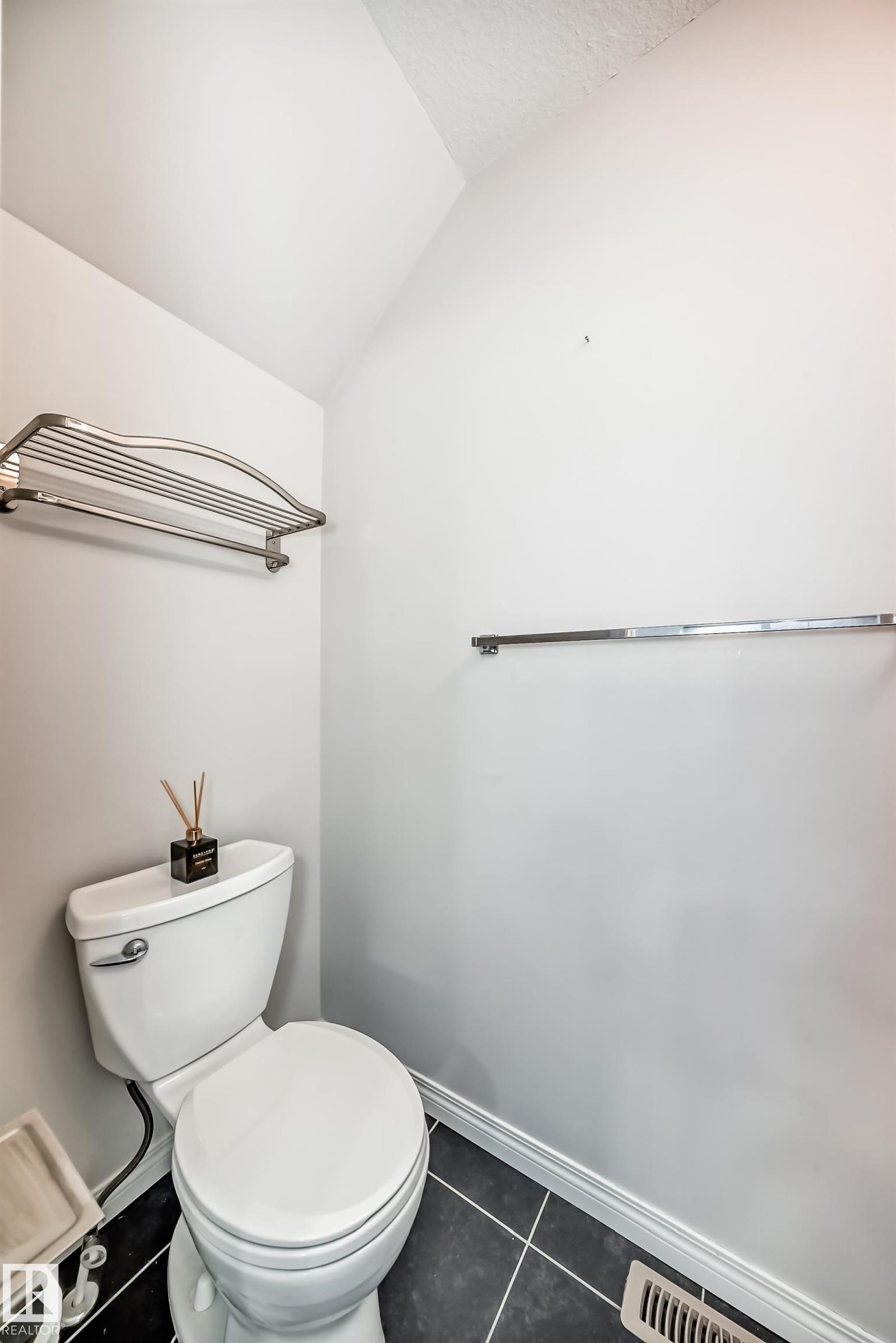 https://zimg.paragon.ice.com/ParagonImages/Property/PM/RAE/225398536/22/0/0/33f8eeaaf3c14b6a660c7d0978eb820a/1/0949784ecf96b1daf5dbd56c09615d12/225398536-8bd010a5-c3b6-43fd-a977-64086b573ef5.JPG
