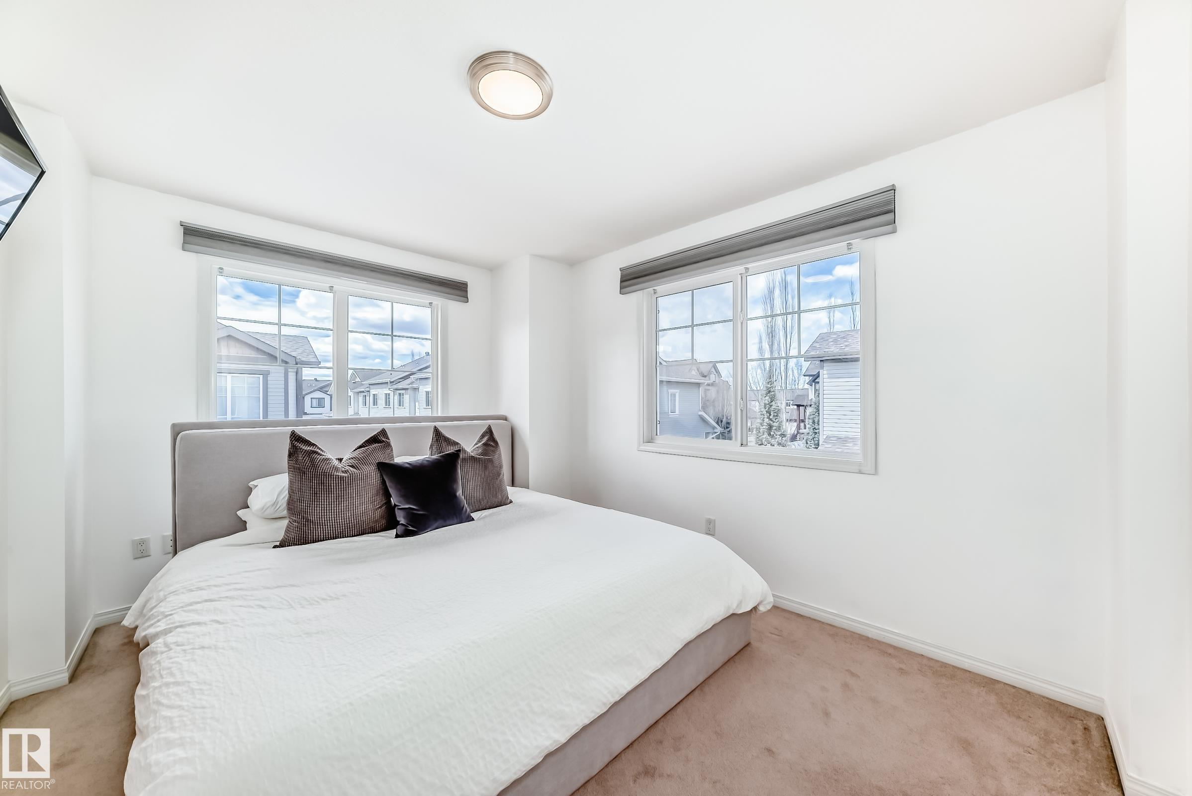 https://zimg.paragon.ice.com/ParagonImages/Property/PM/RAE/225398536/25/0/0/d531e35fecc9e00f3b879649c99ba467/1/0949784ecf96b1daf5dbd56c09615d12/225398536-d2c98dfc-0032-4d36-ba71-d2f735a5fcf0.JPG