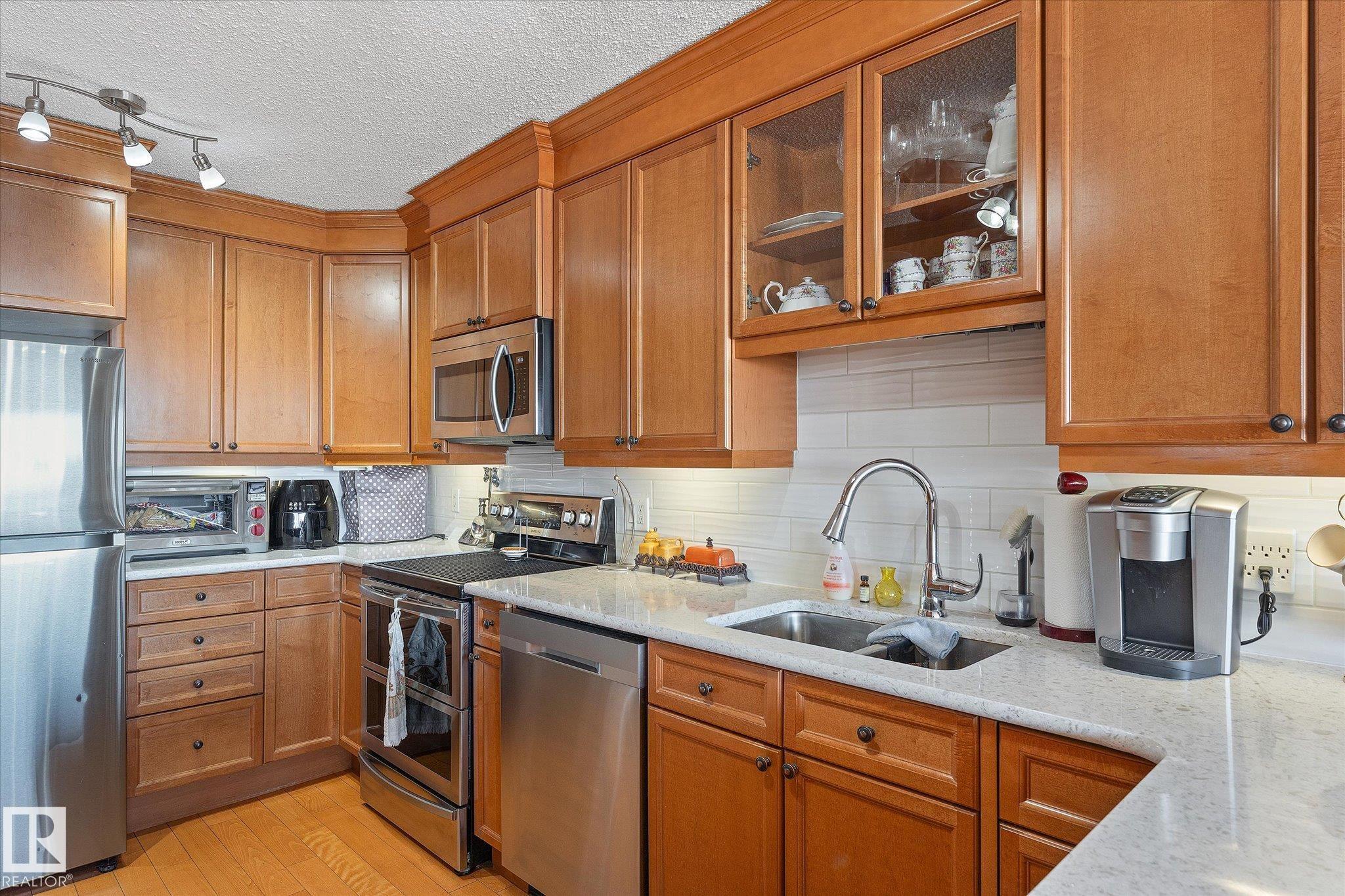 Photo 17 at 1002 - 9923 103 Street NW, Downtown, Edmonton