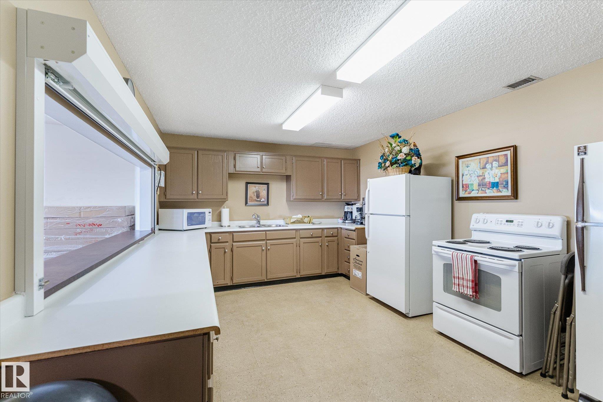 Photo 37 at 1002 - 9923 103 Street NW, Downtown, Edmonton