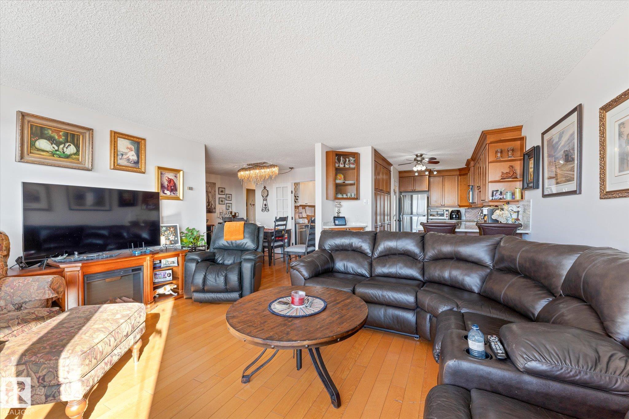 Photo 10 at 1002 - 9923 103 Street NW, Downtown, Edmonton